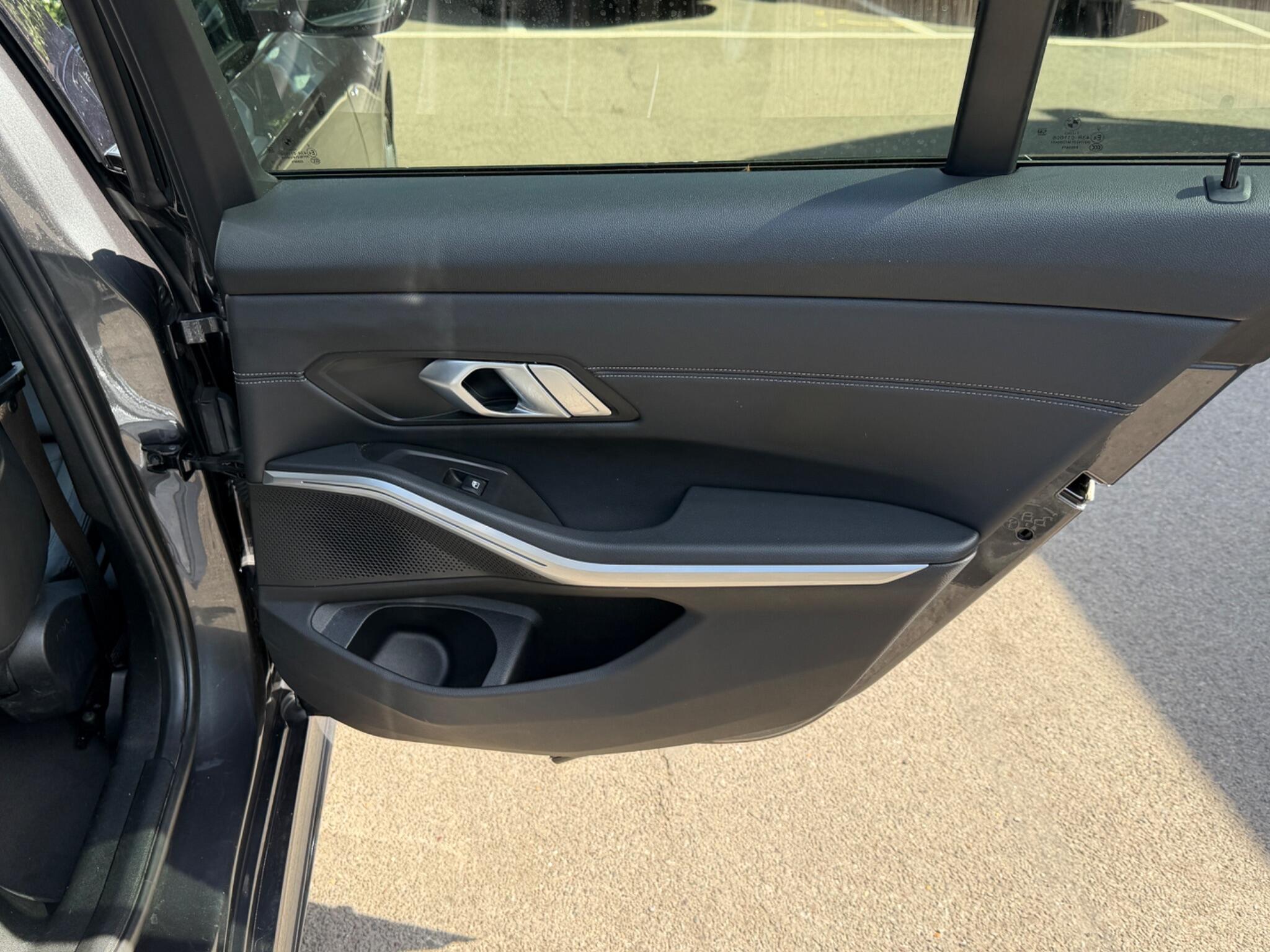 BMW 3 Series view 11