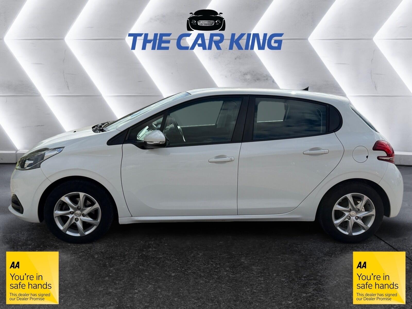 Peugeot 208 view 5