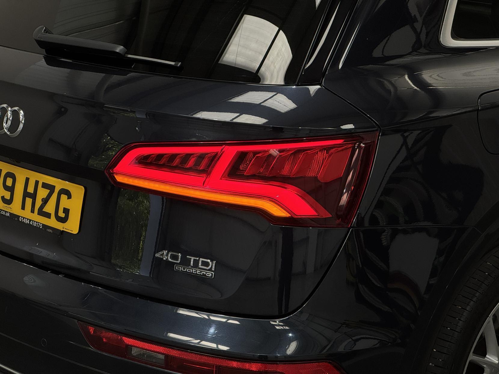 Audi Q5 view 16