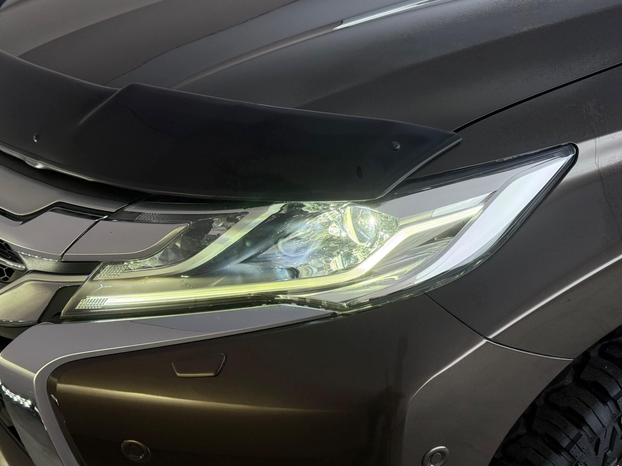 Mitsubishi Shogun Sport view 11