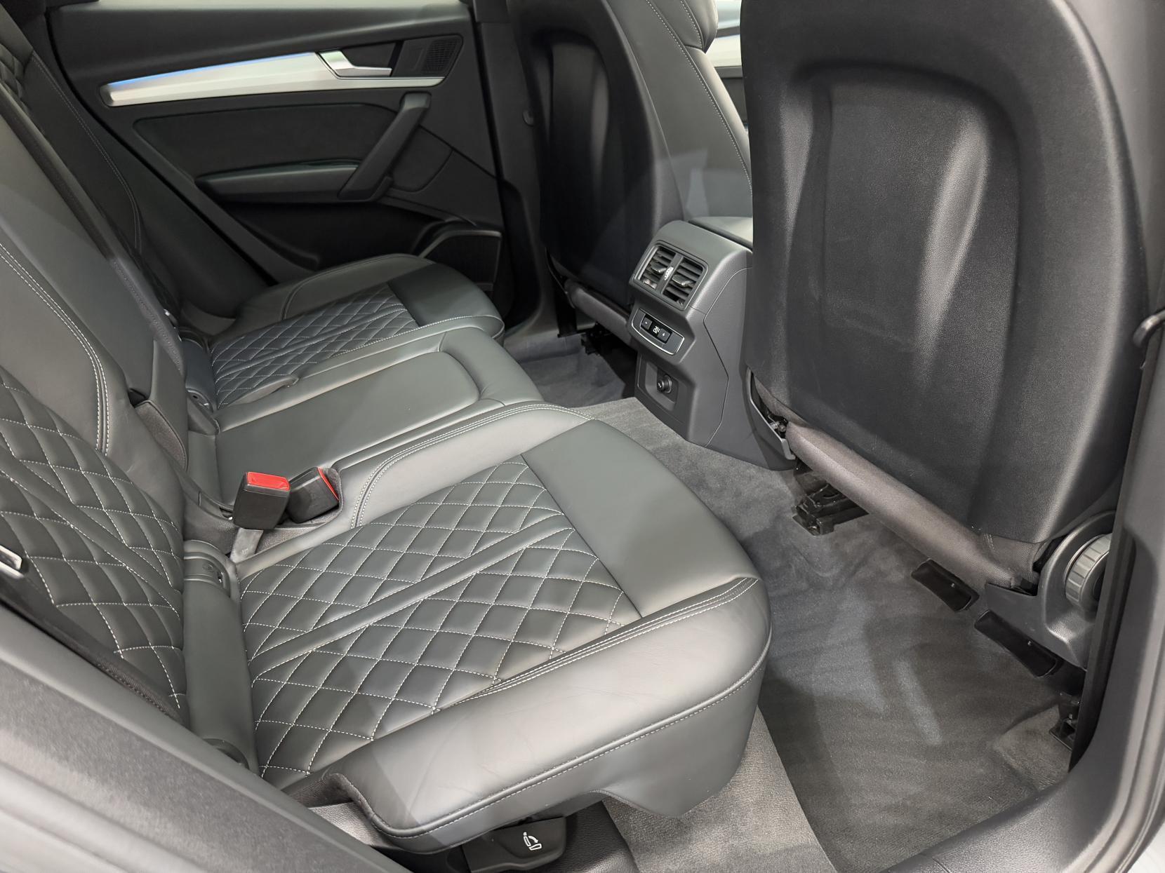 Audi Q5 view 50