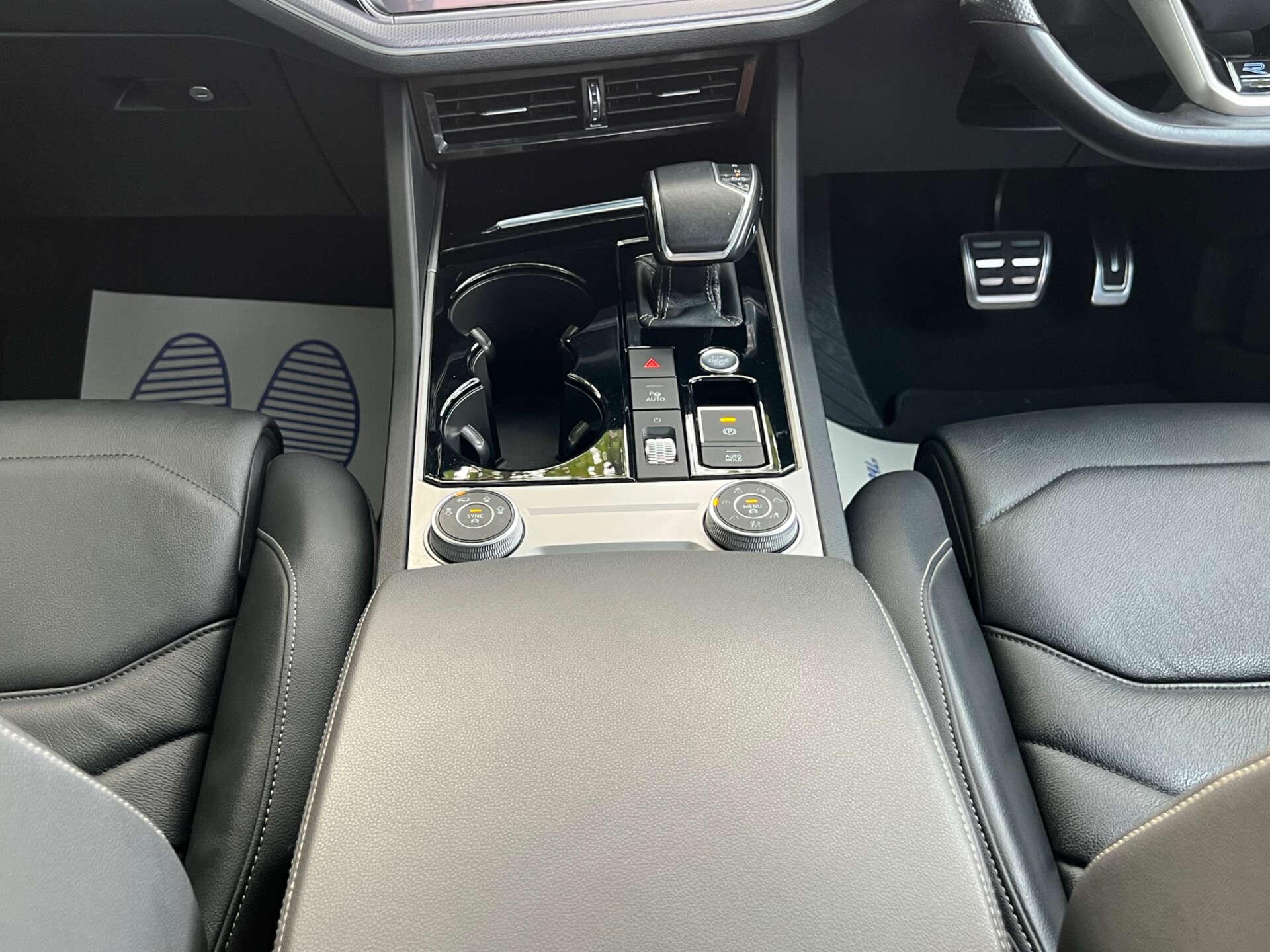 Volkswagen Touareg view 42