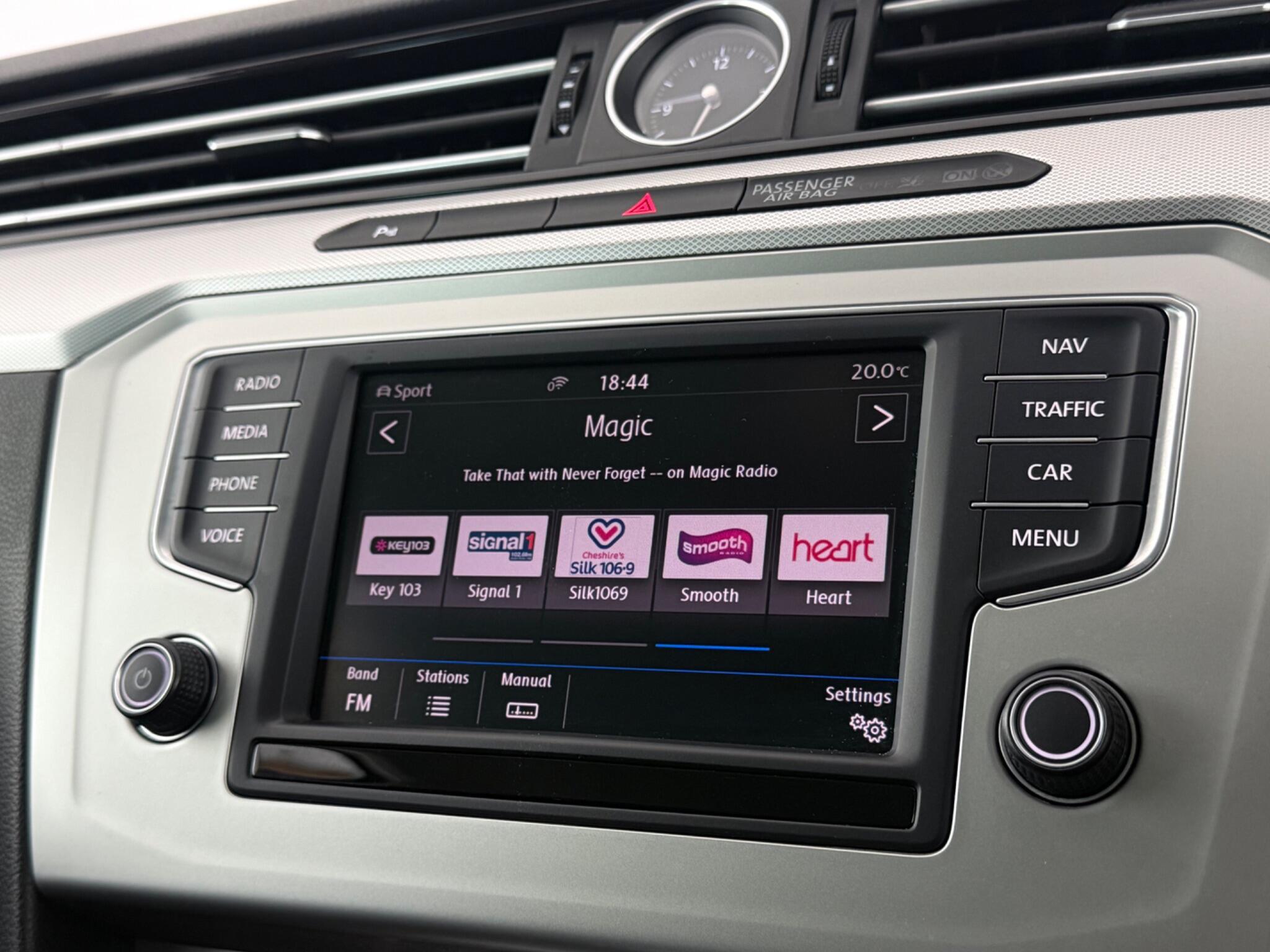 Volkswagen Passat view 22