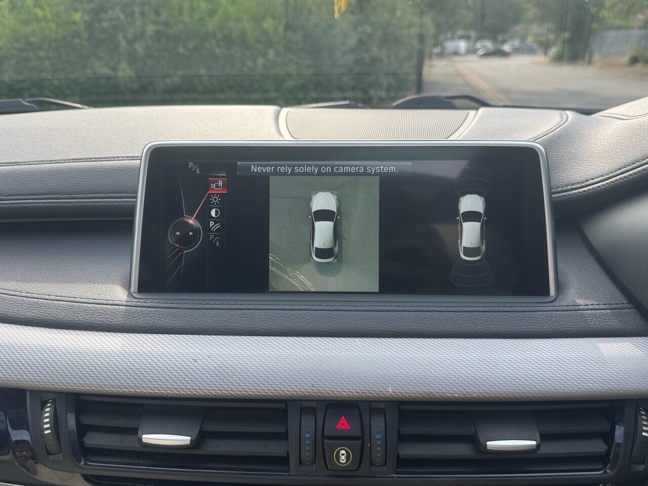 BMW X6 view 25