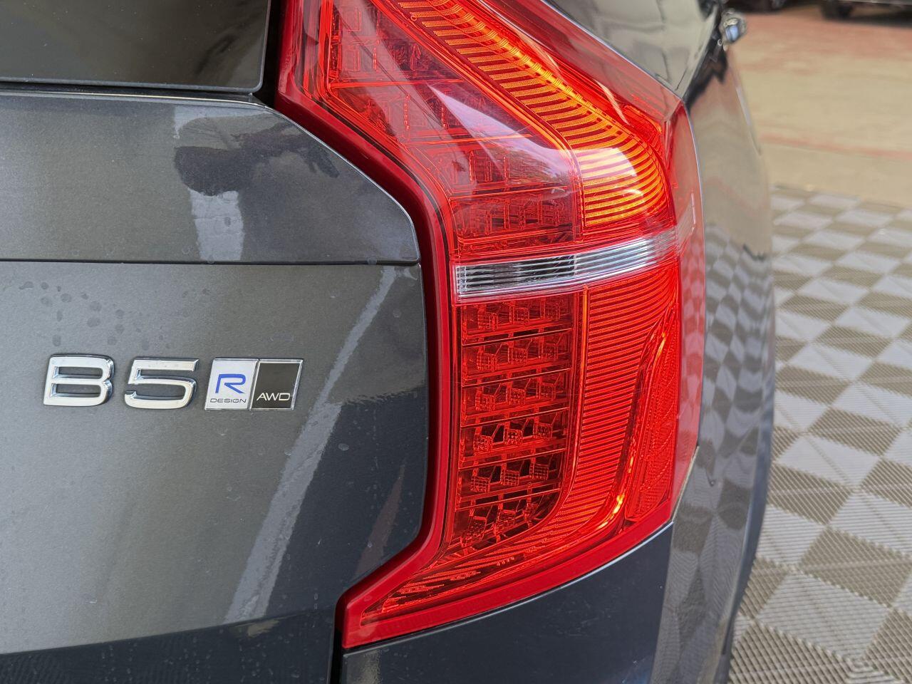 Volvo XC90 view 29