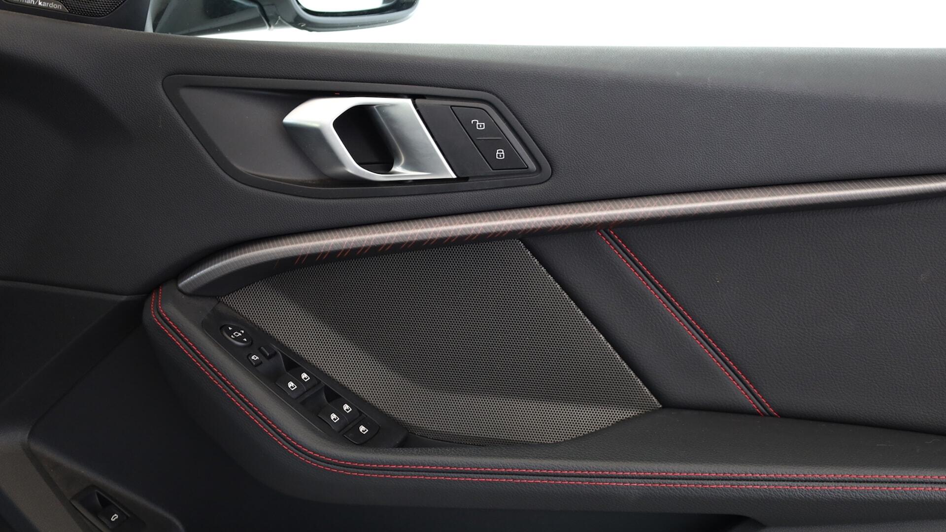 BMW 1 Series view 21