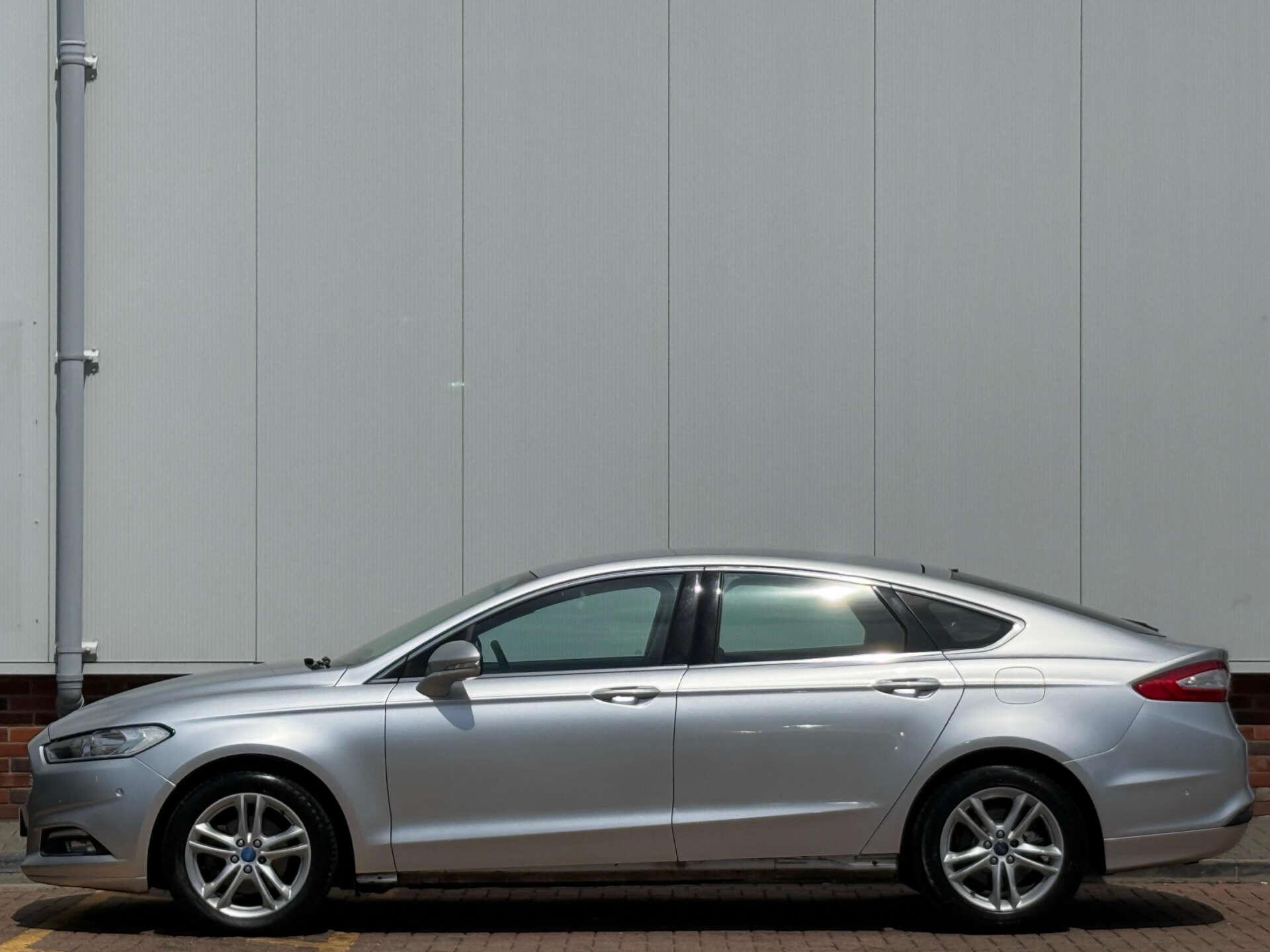 Ford Mondeo view 6