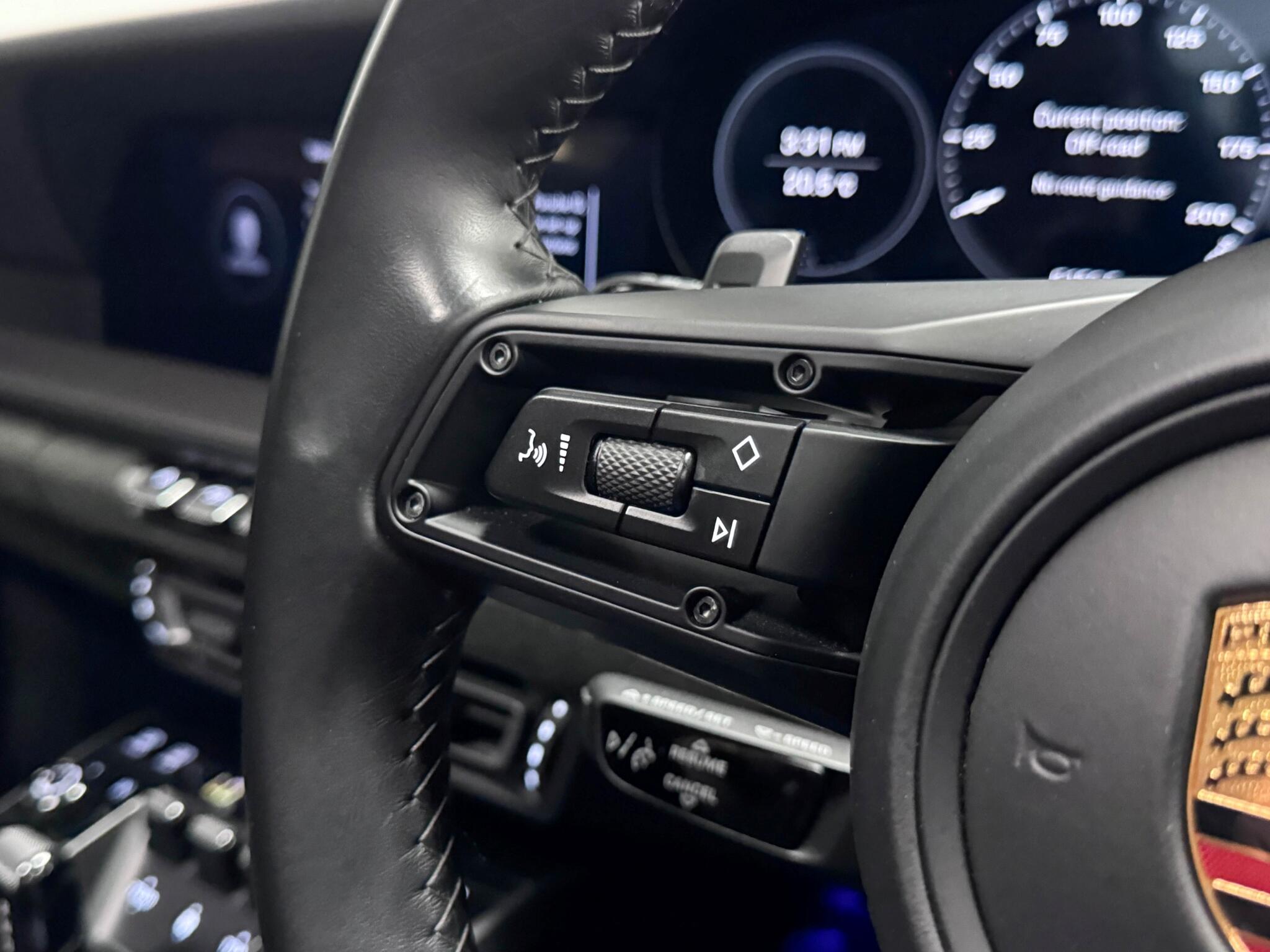 Porsche 911 view 12