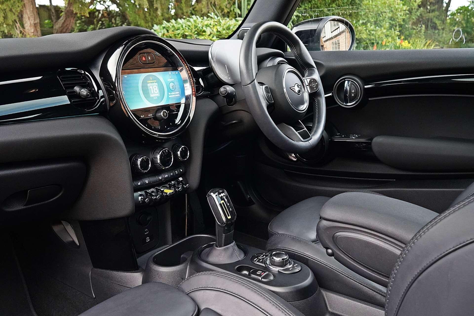 Mini Hatch view 15