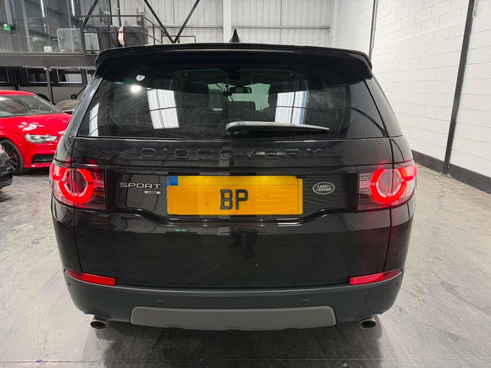Land Rover Discovery Sport view 9