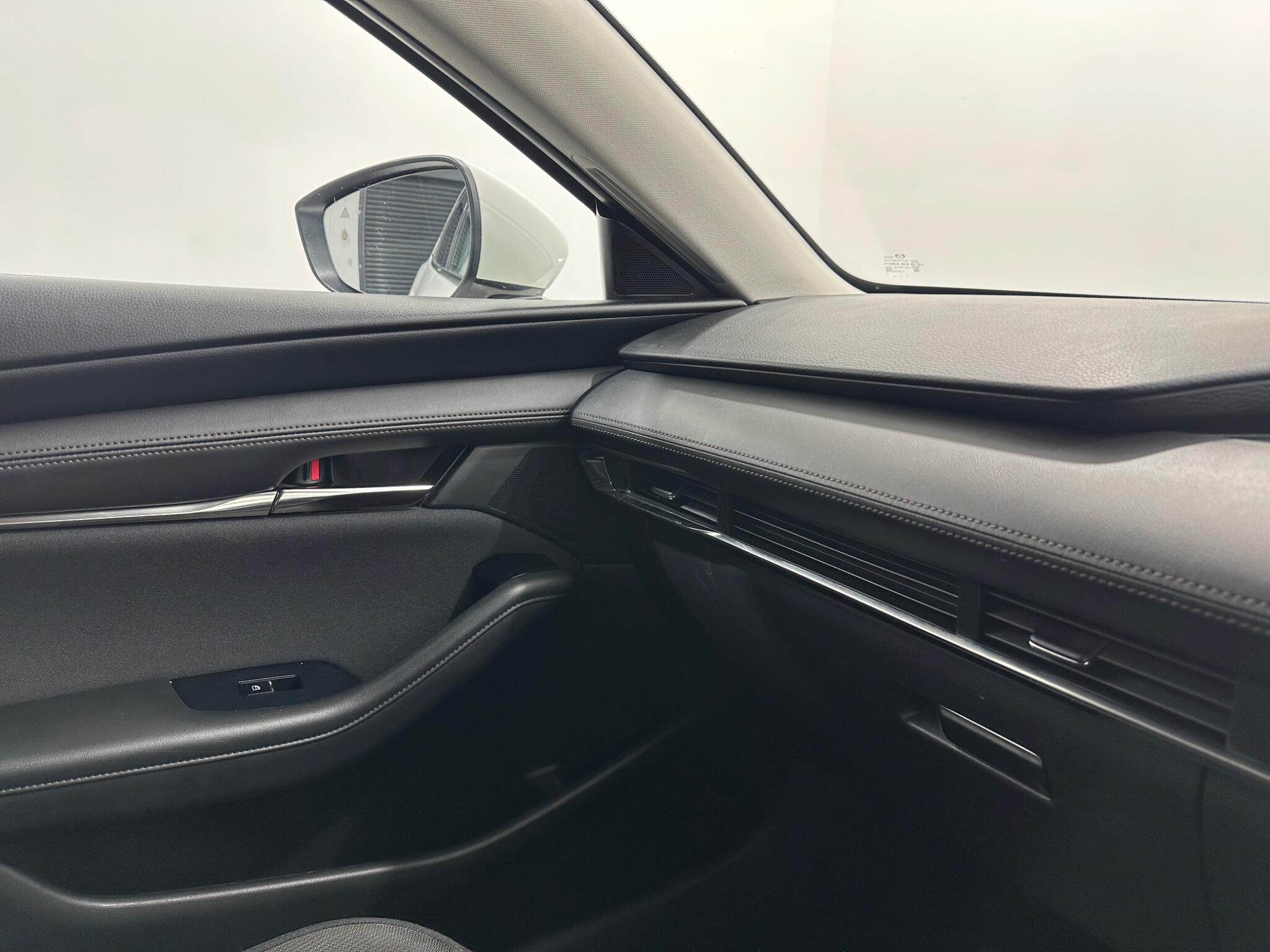 Mazda Mazda3 view 27