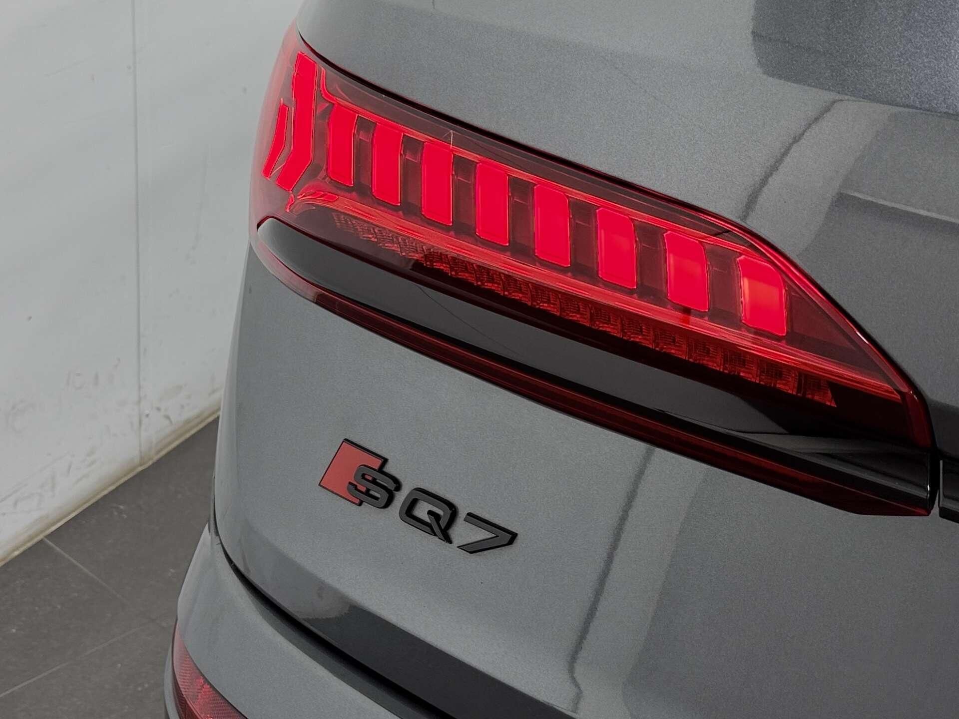 Audi SQ7 view 26