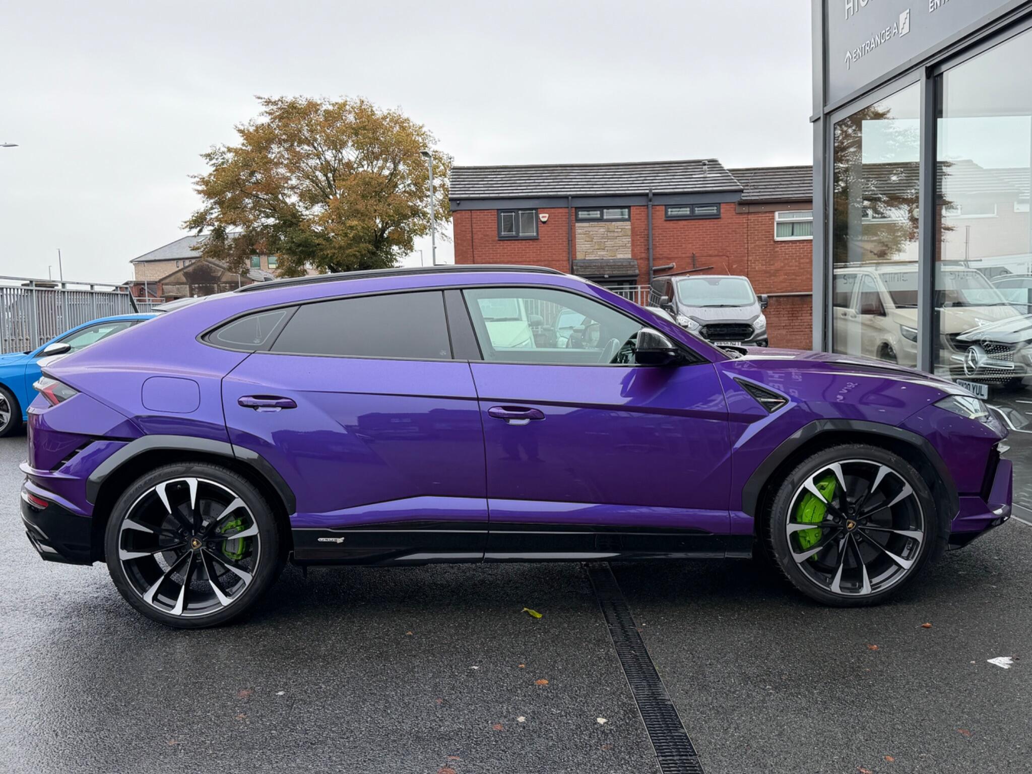 Lamborghini Urus view 10