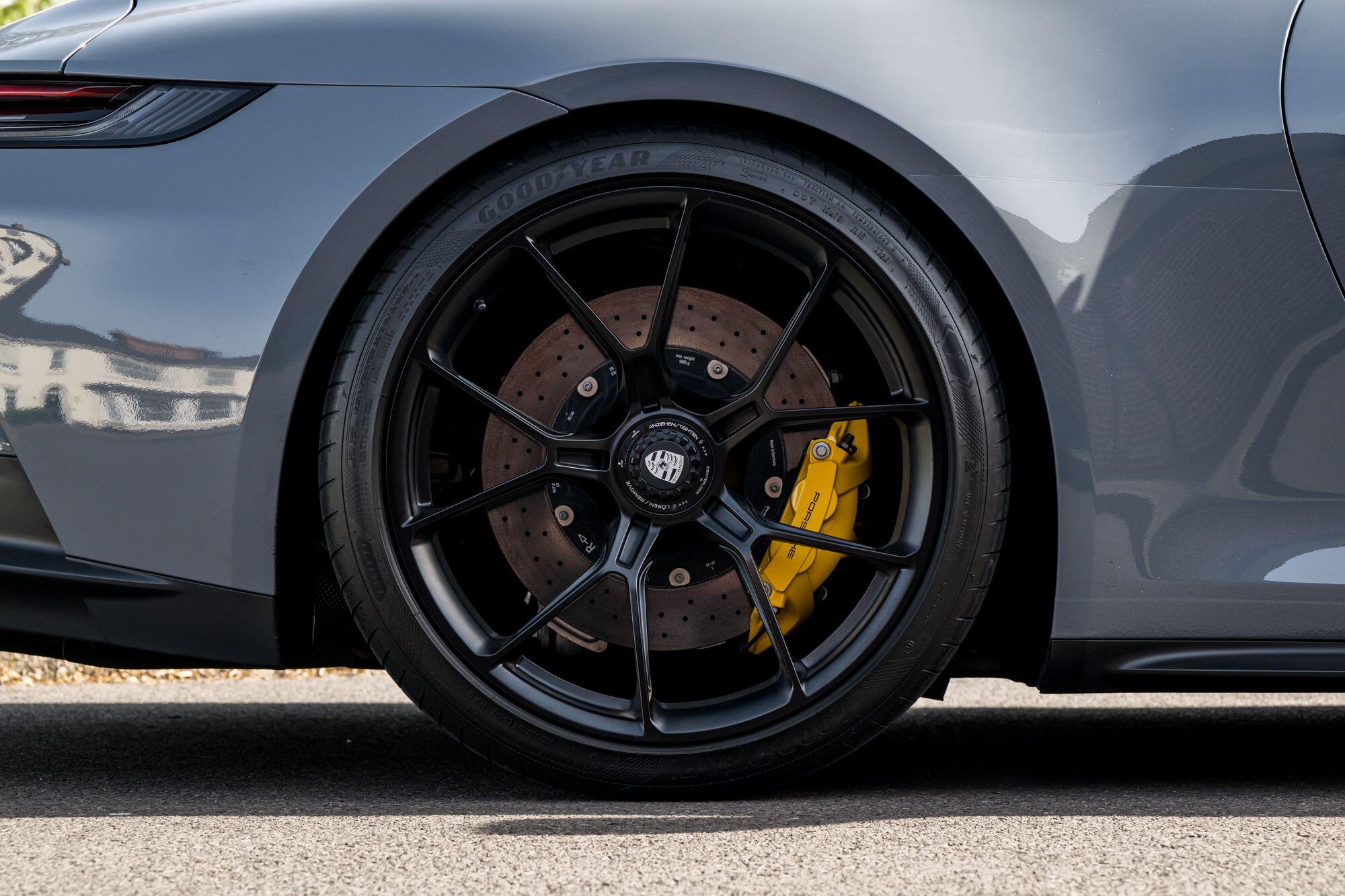 Porsche 911 view 45