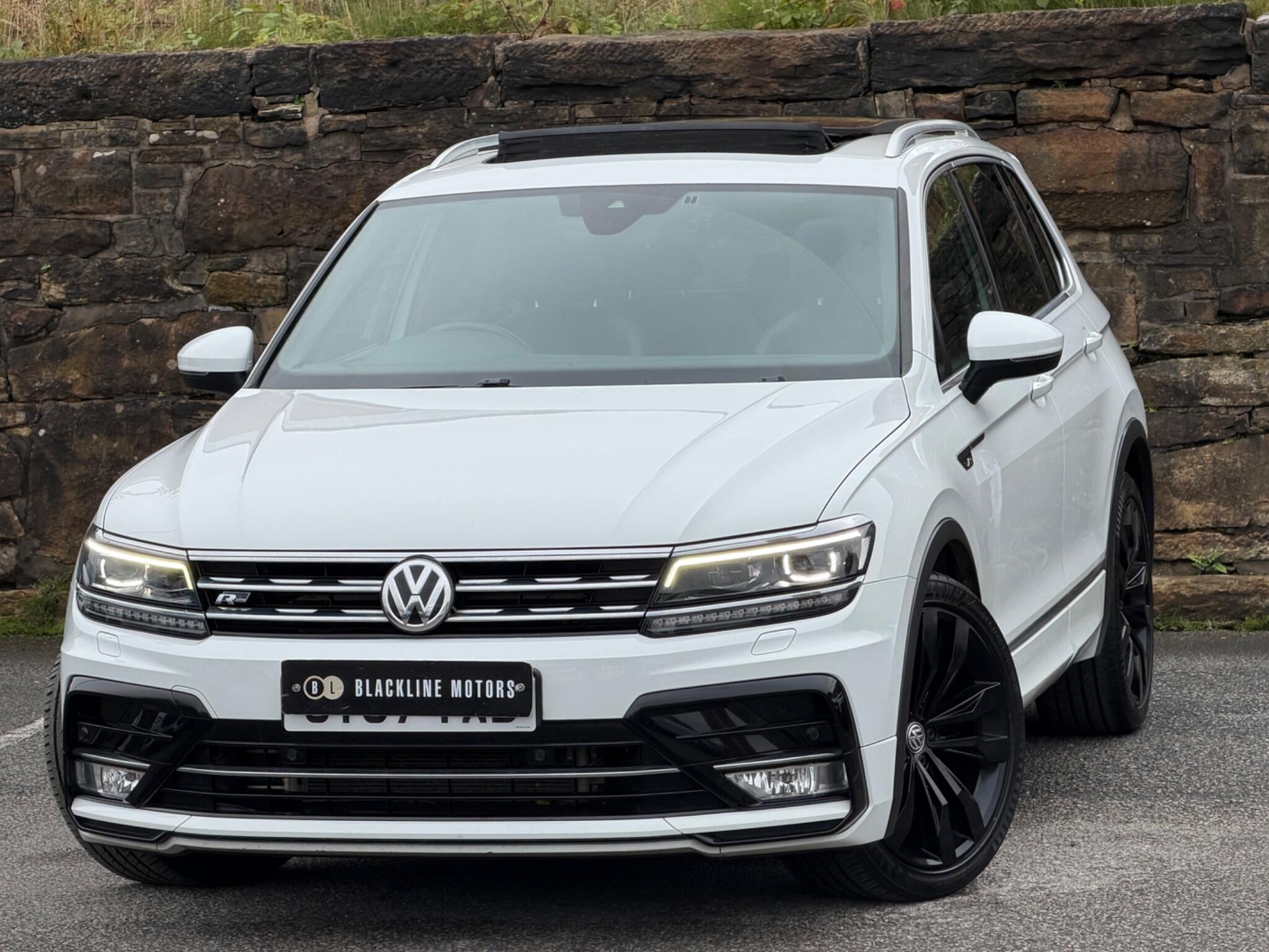 Volkswagen Tiguan view 3