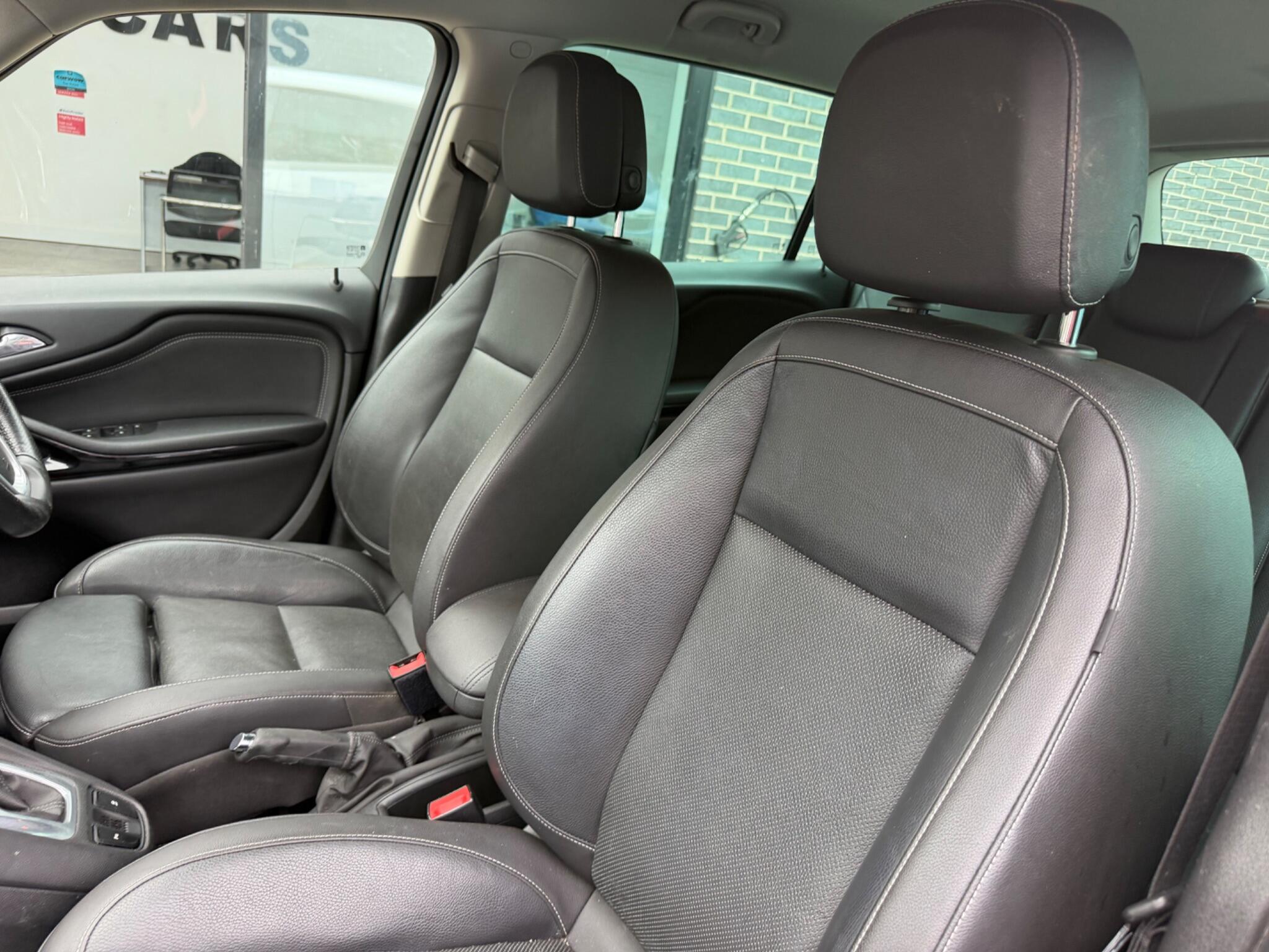 Vauxhall Zafira Tourer view 17