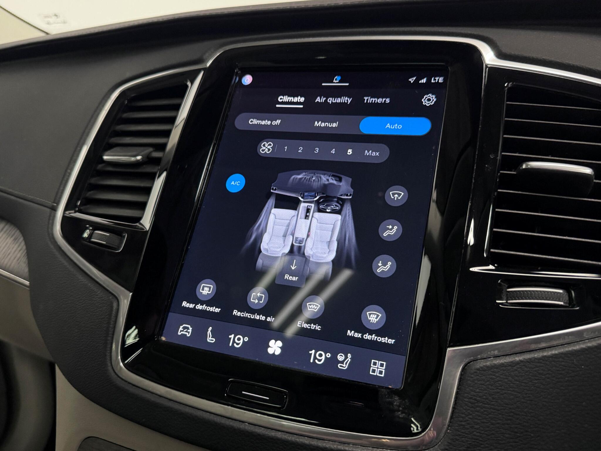 Volvo XC90 view 45