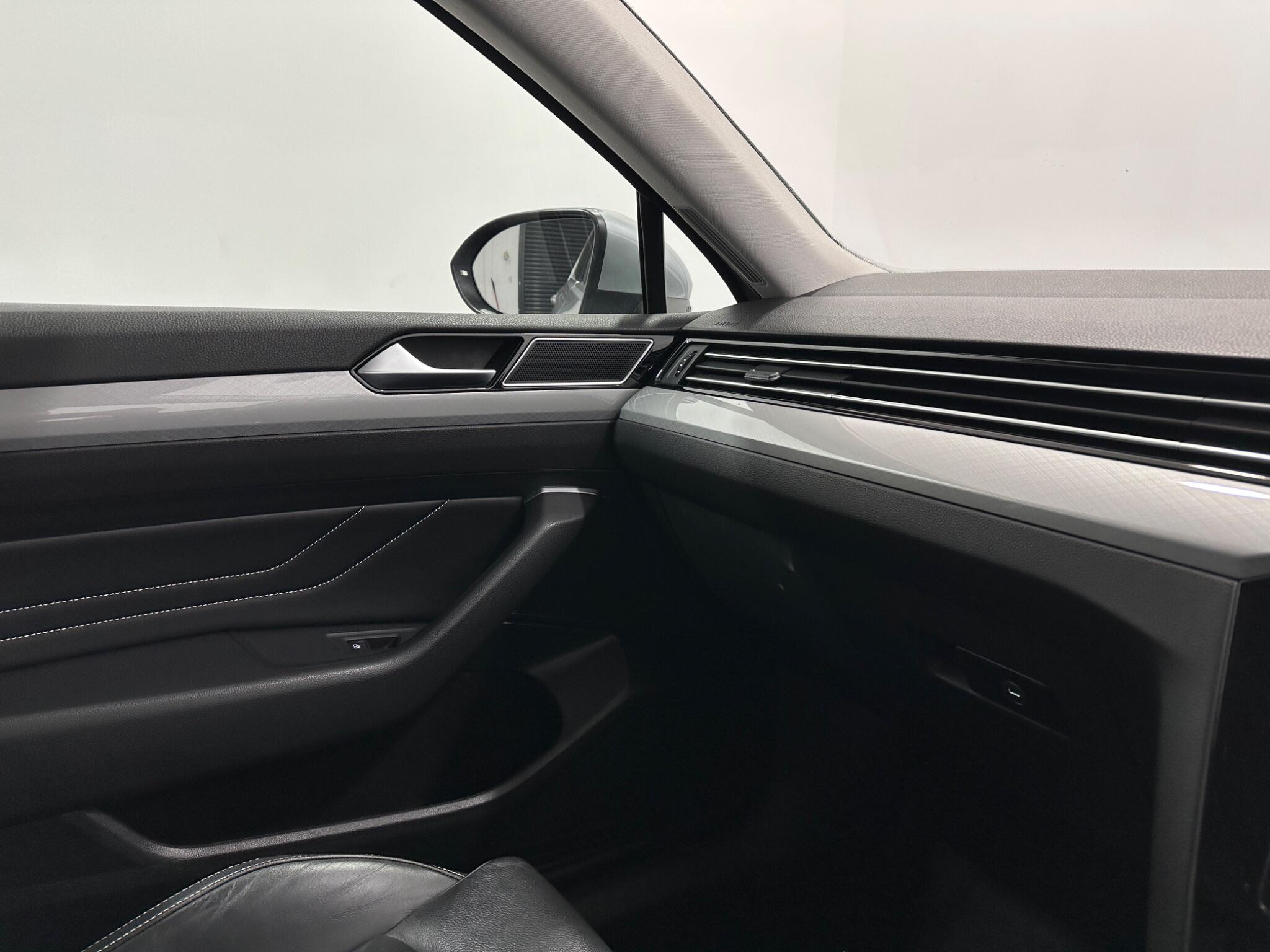 Volkswagen Passat view 27