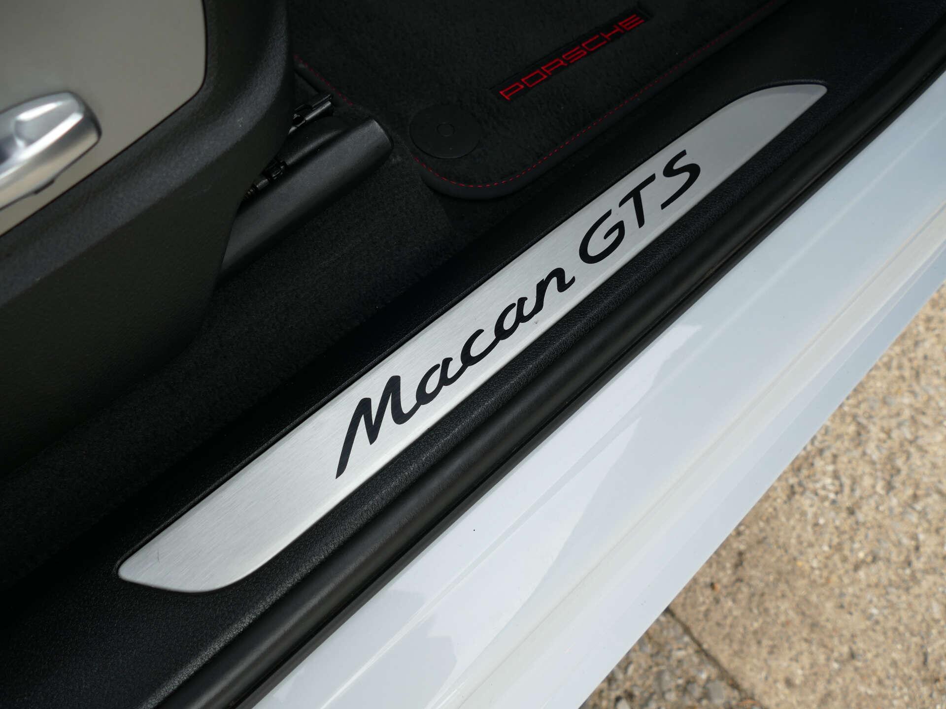 Porsche Macan view 24