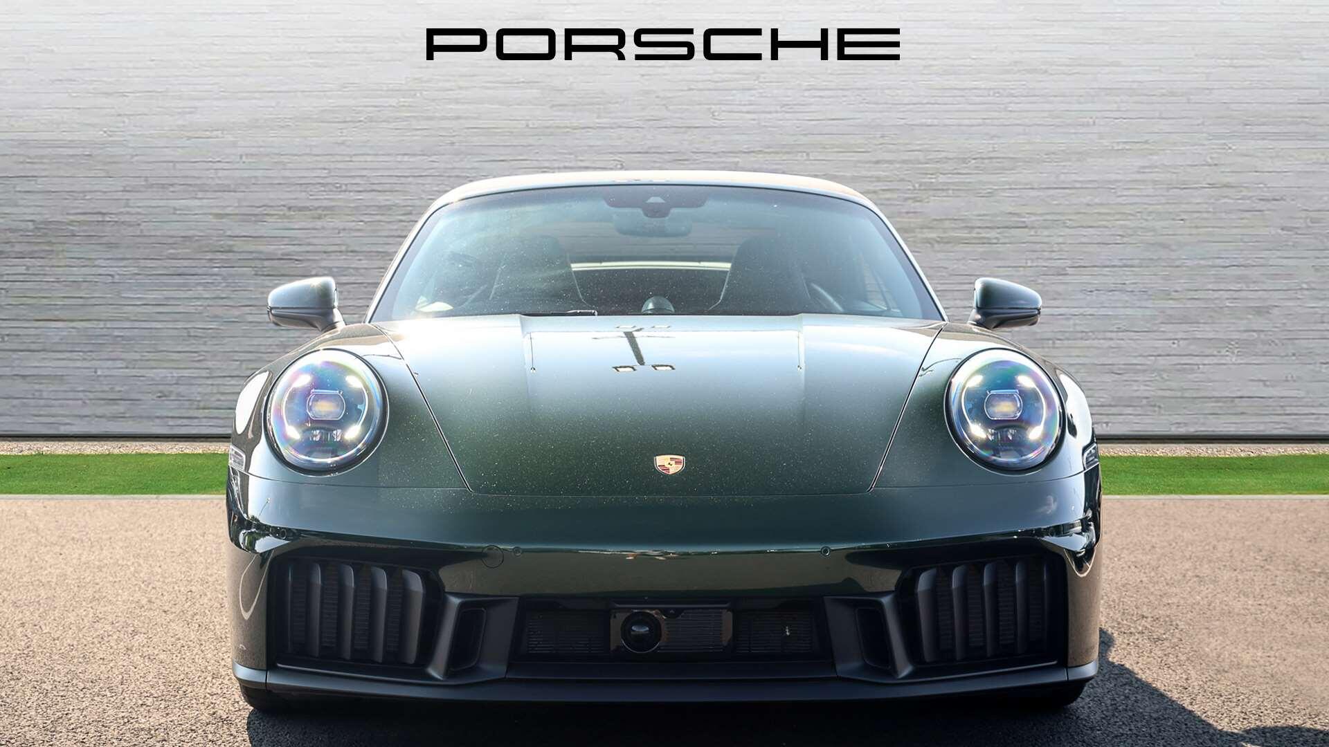 Porsche 911 view 11
