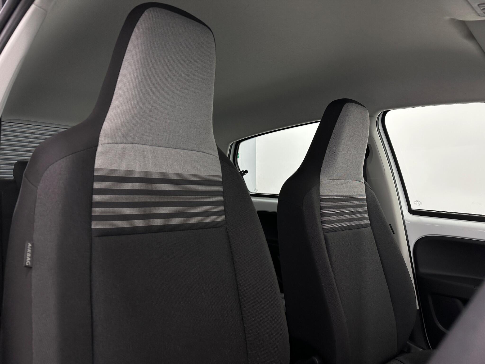Volkswagen Up! view 27