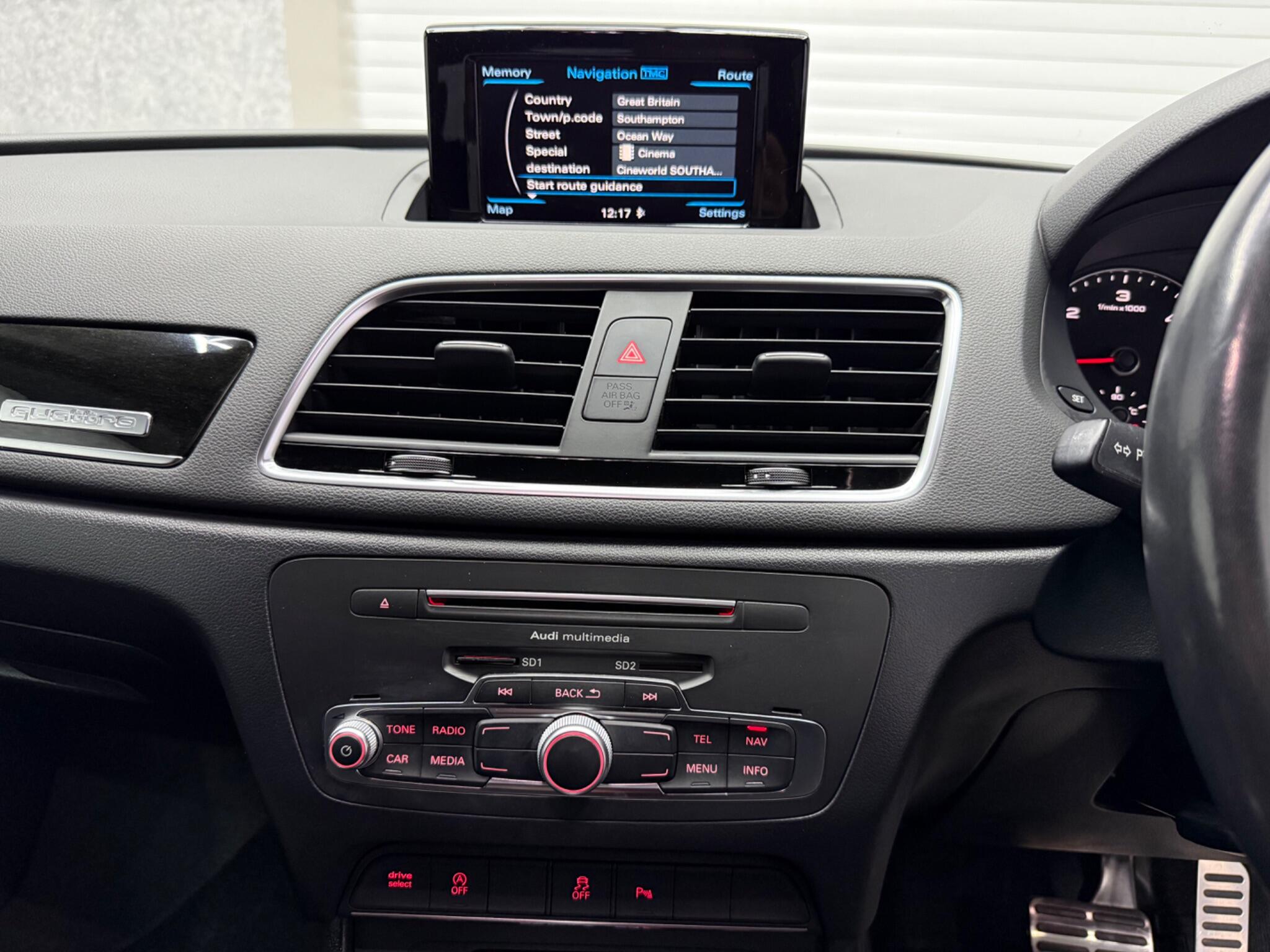 Audi Q3 view 13