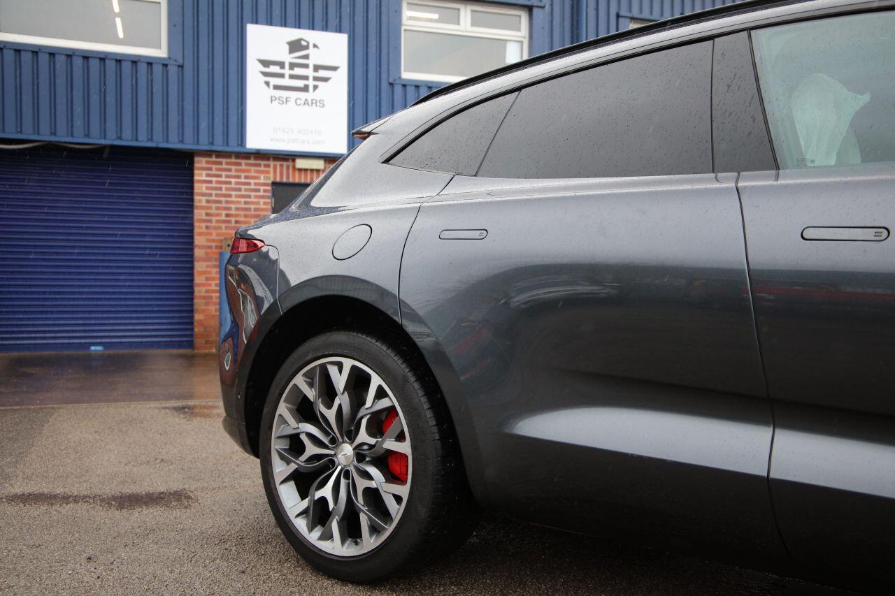 Aston Martin DBX view 20