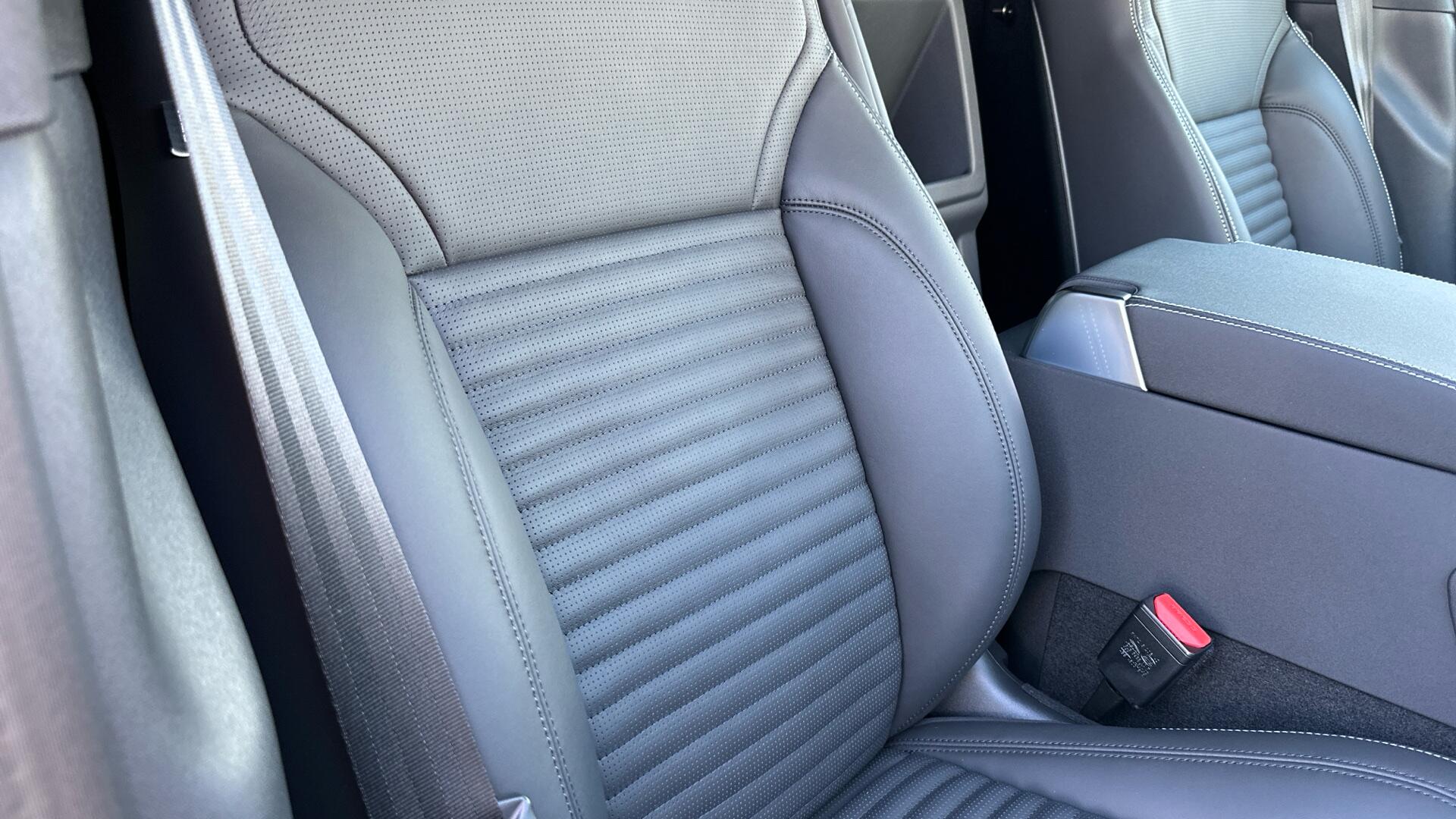 Land Rover Discovery view 37