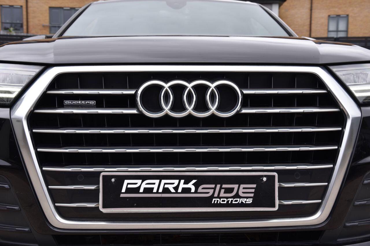 Audi Q7 view 12