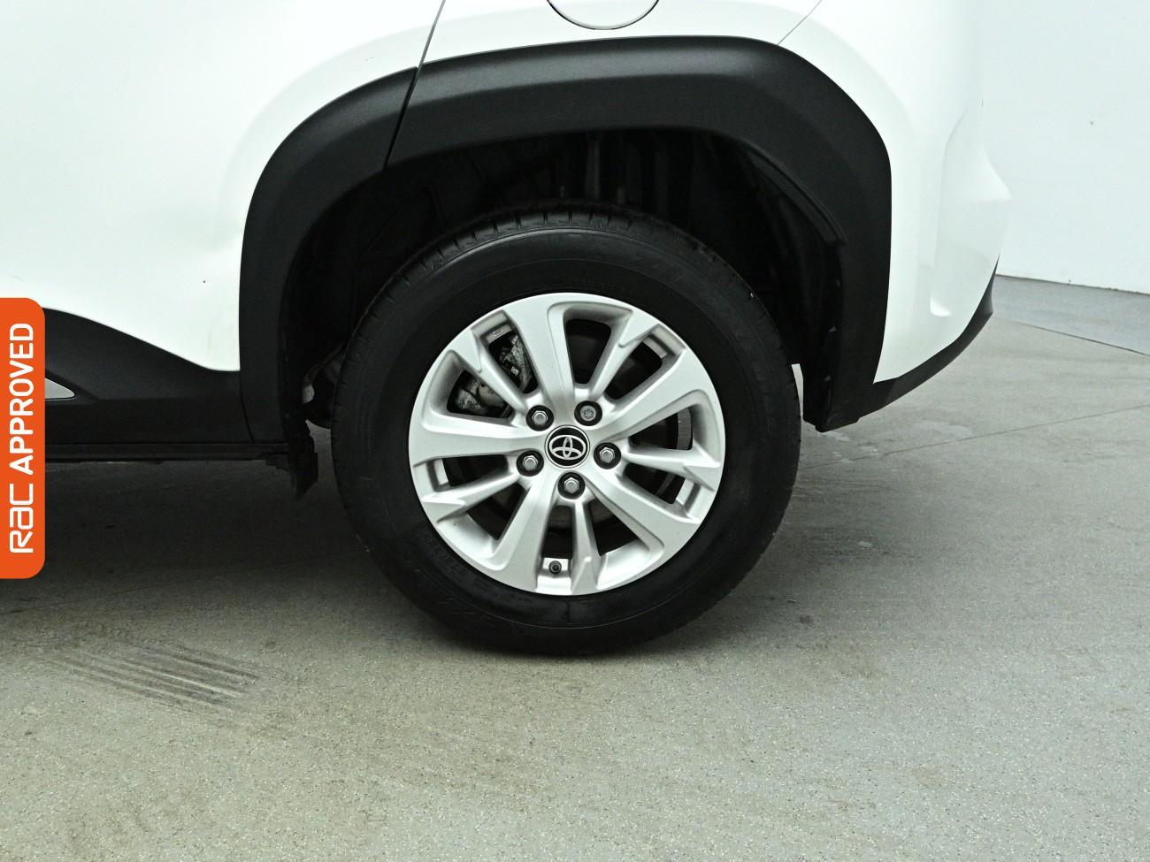 Toyota Yaris Cross view 25