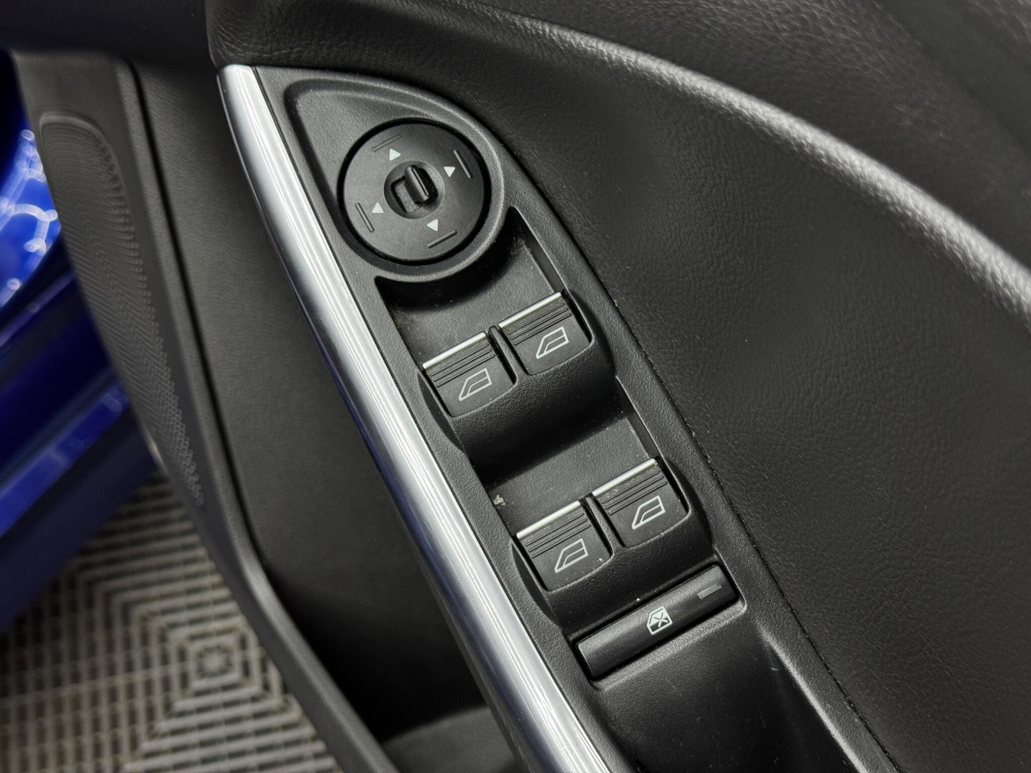 Ford Focus view 39