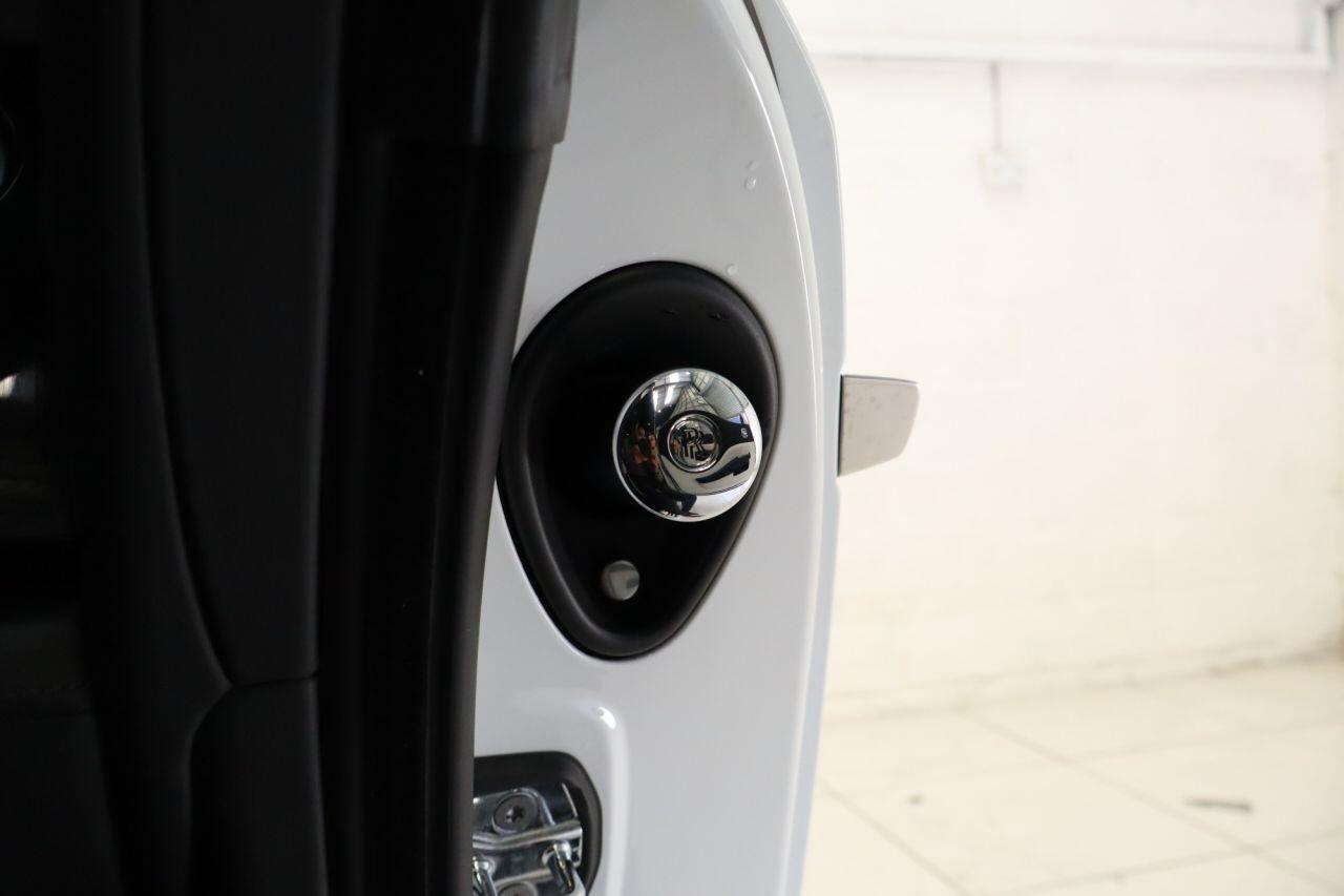 Rolls-Royce Wraith view 18