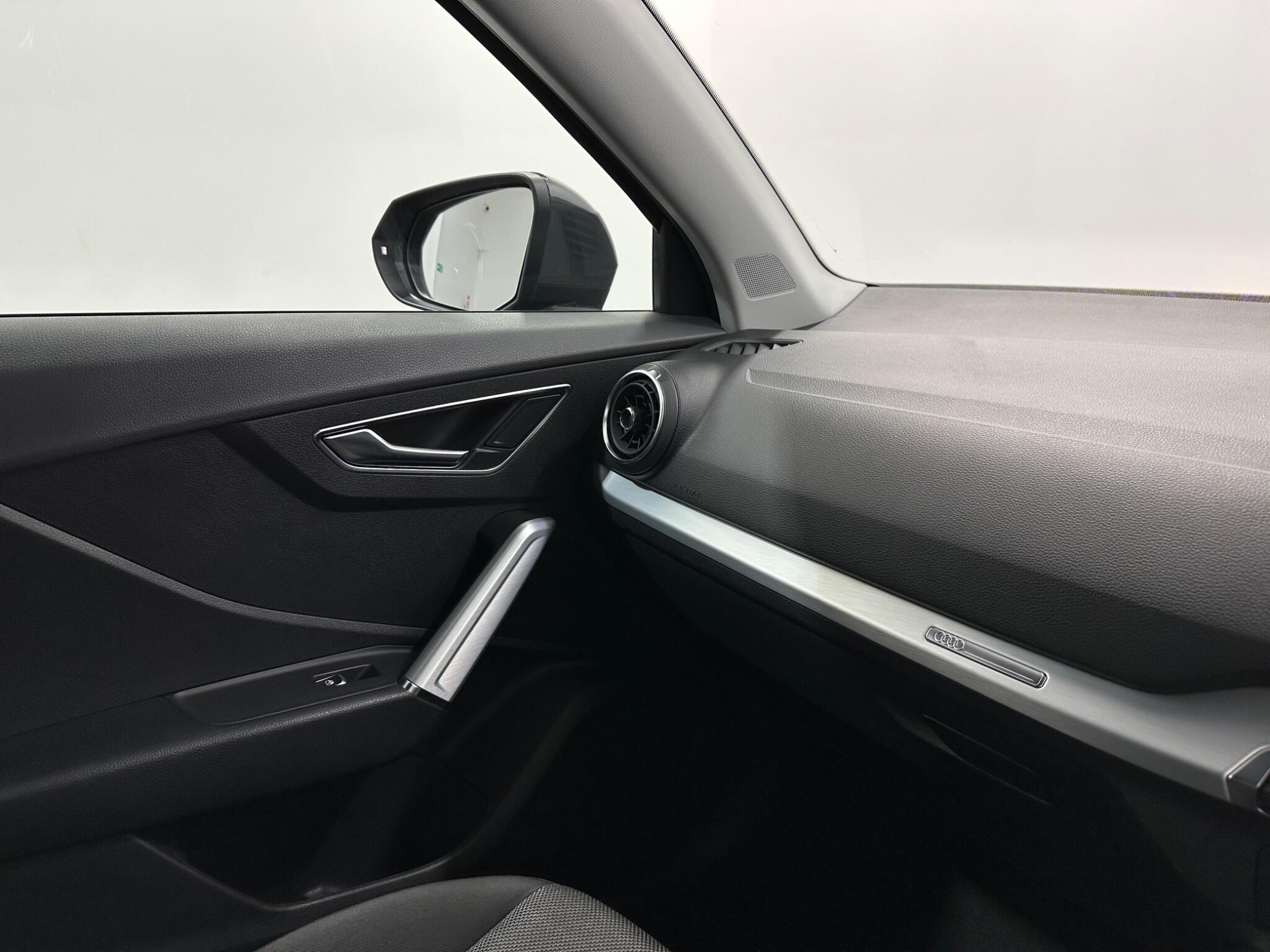 Audi Q2 view 27