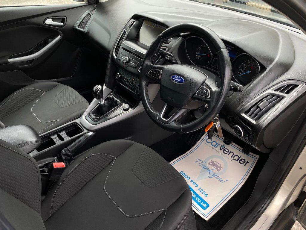 Ford Focus view 10