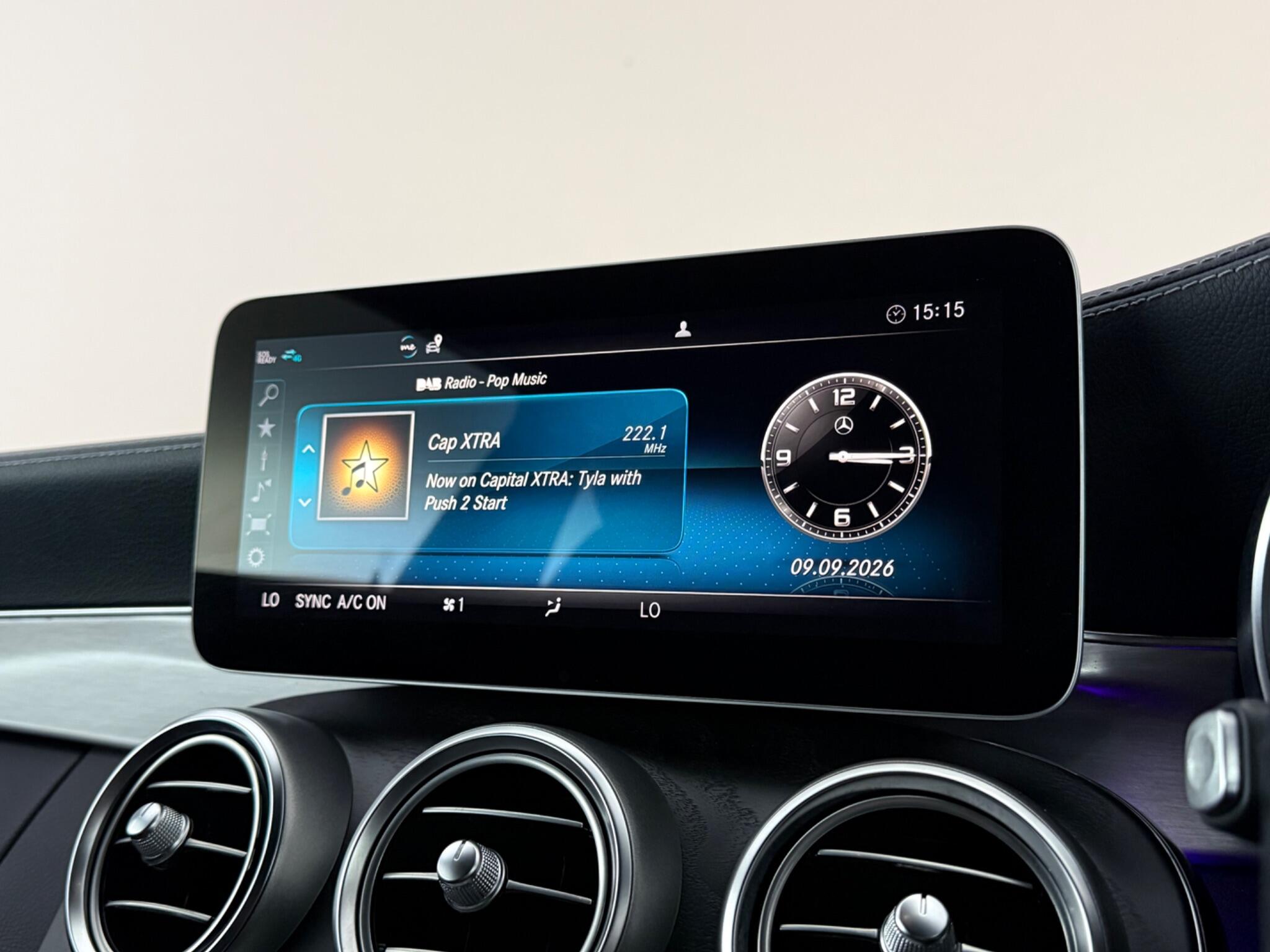 Mercedes-Benz C-Class view 22