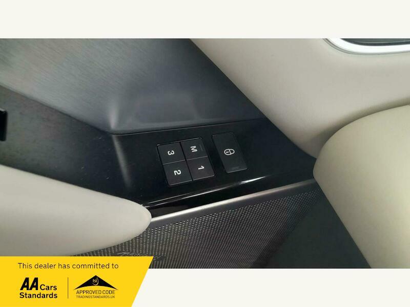 2019 Land Rover Range Rover Velar 2.0 D240 R-Dynamic HSE Auto 4WD Euro 6 (s/s) 5dr • 55,000 miles image 52