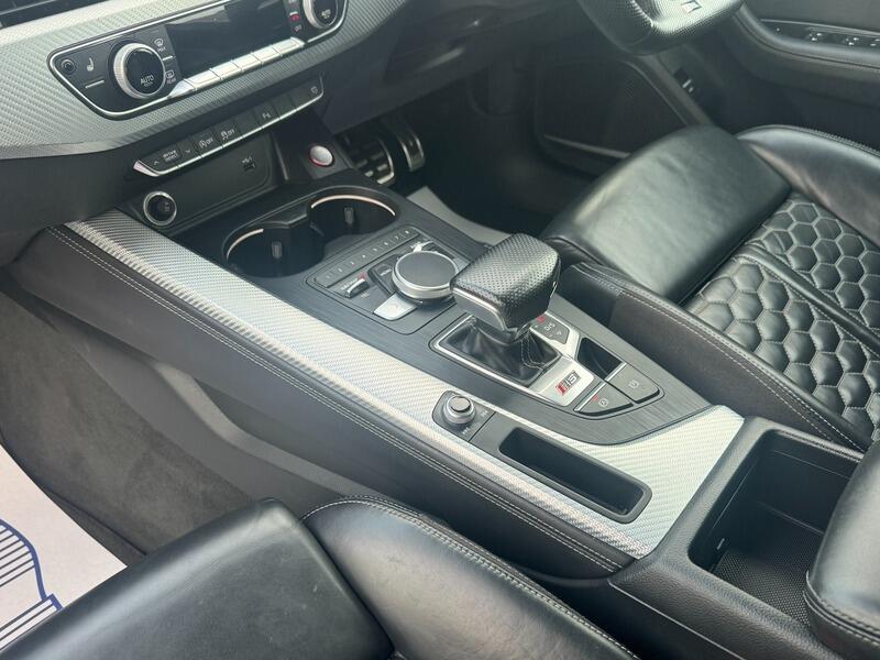 2018 Audi RS4 Avant image 35