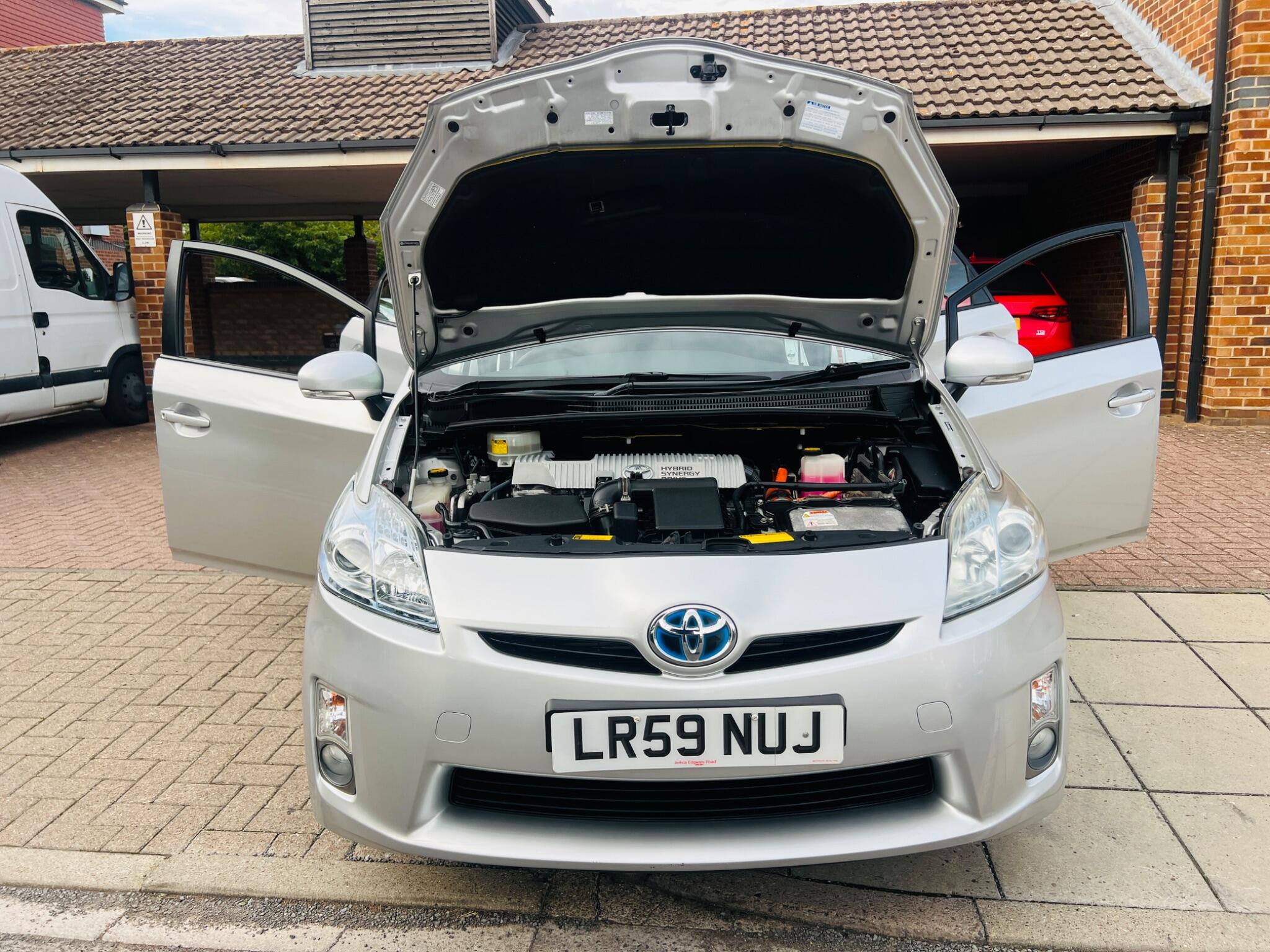 Toyota Prius view 4