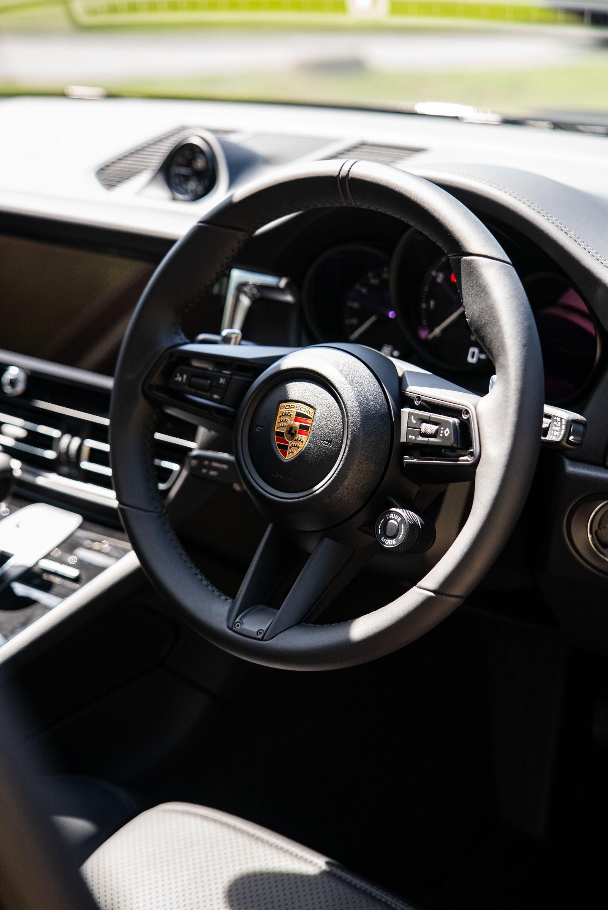 Porsche Macan view 86