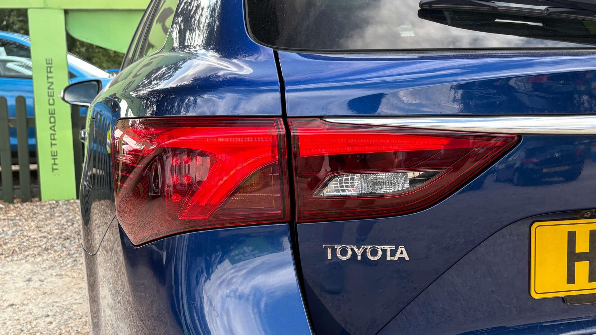 Toyota Avensis view 43