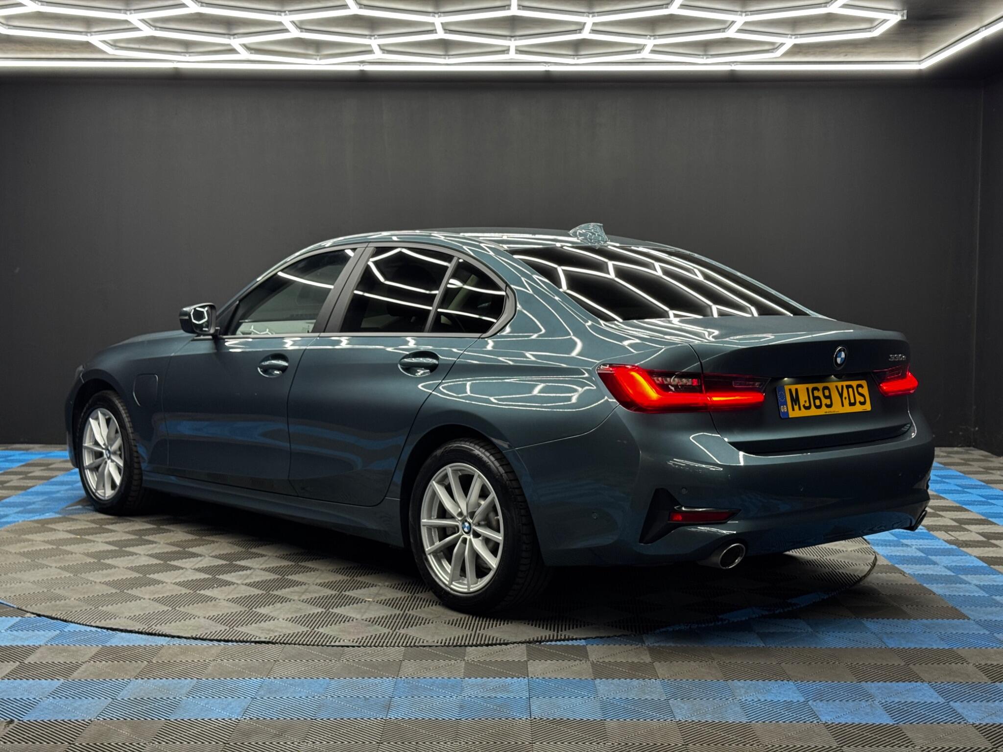 BMW 3 Series view 7