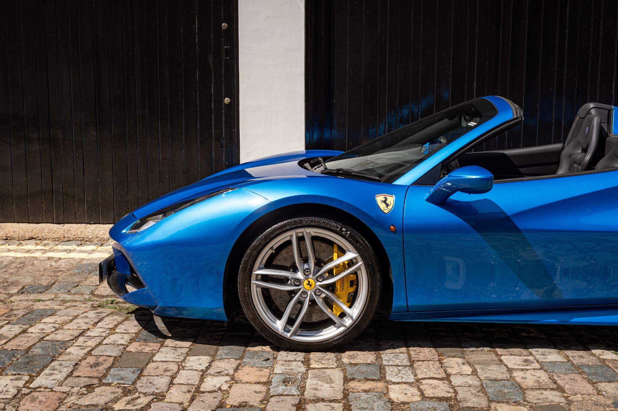 Ferrari 488 view 40