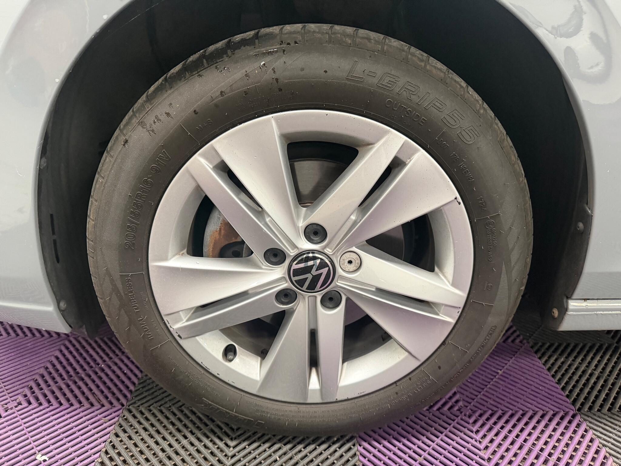 Volkswagen Golf view 34