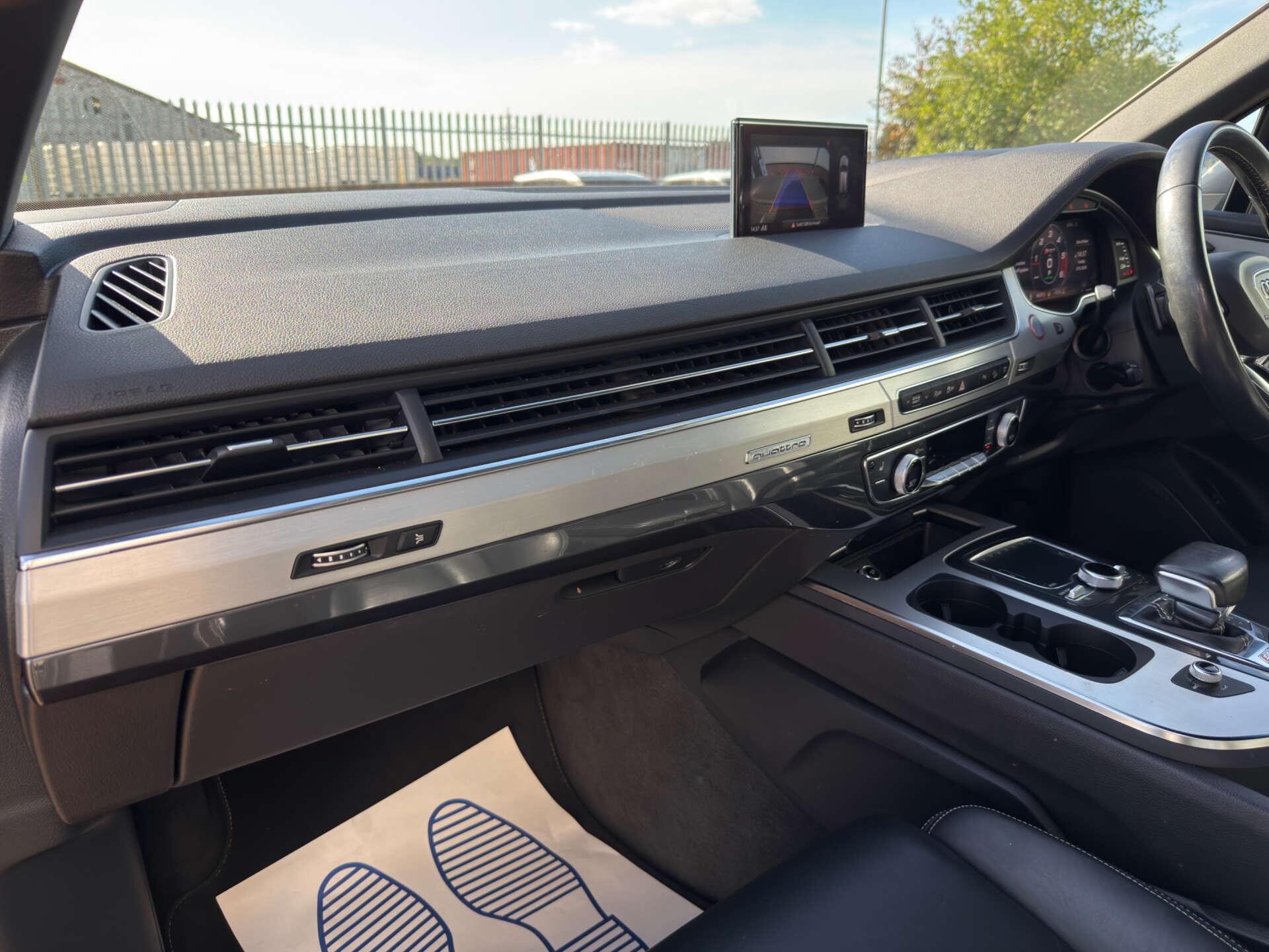 Audi SQ7 view 39