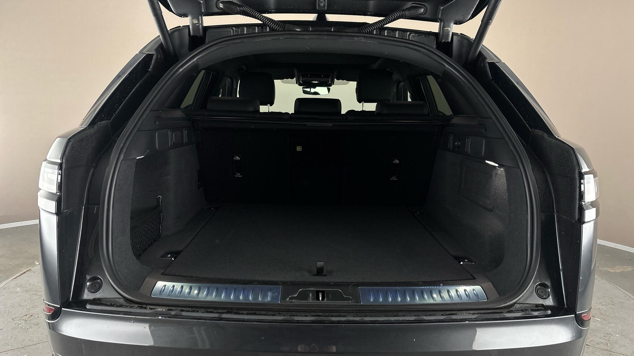 Land Rover Range Rover Velar view 10