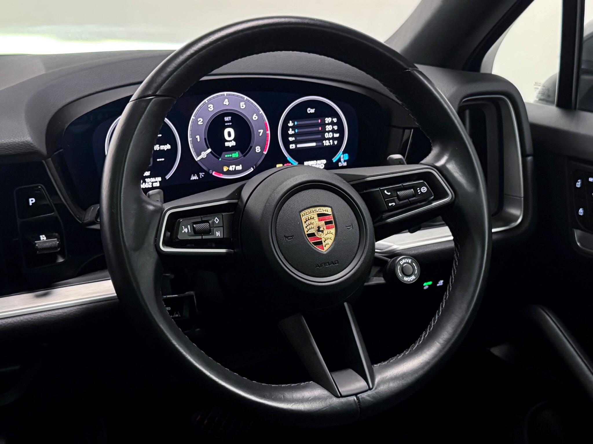 Porsche Cayenne view 24