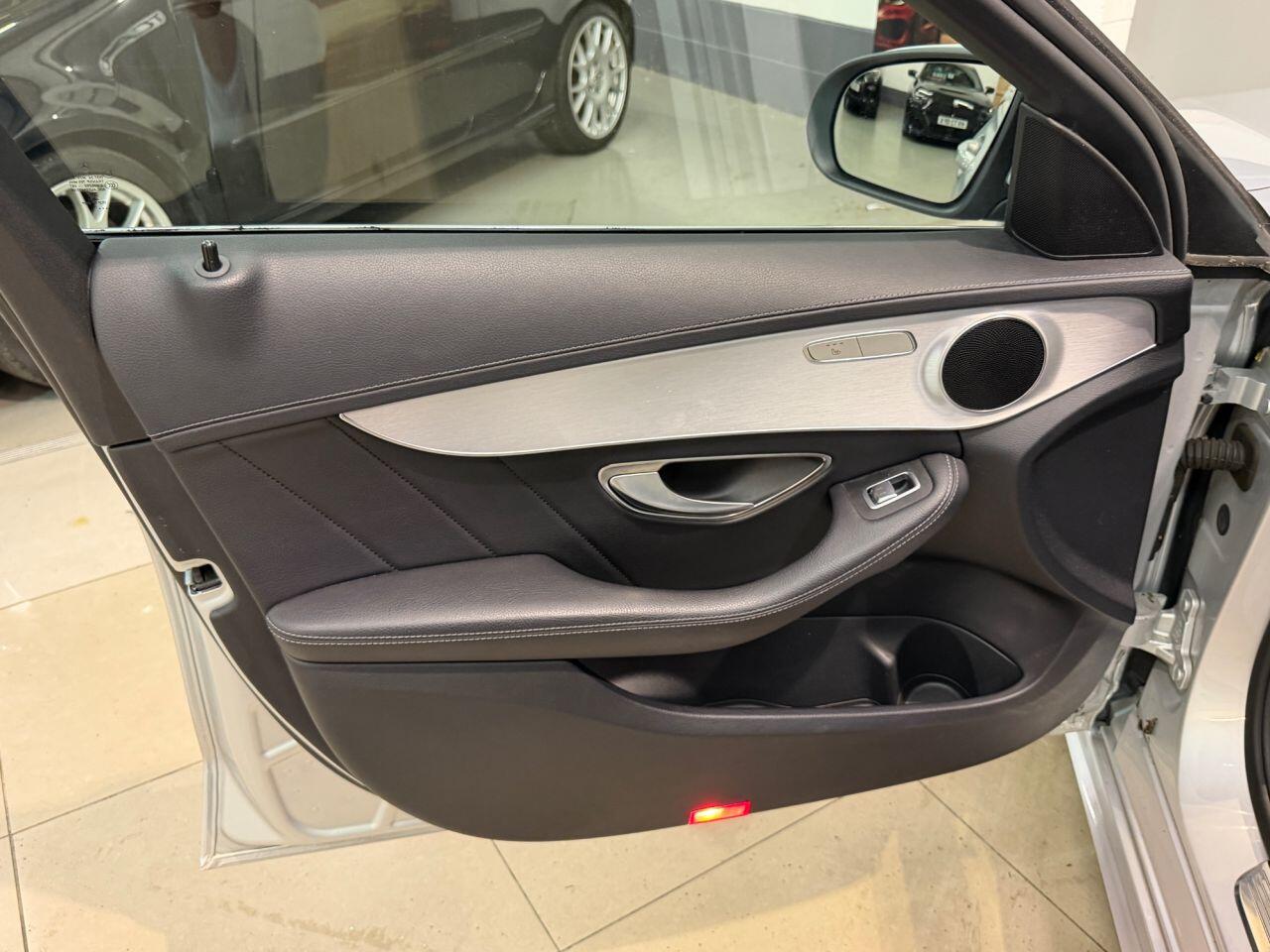 Mercedes-Benz C Class view 33
