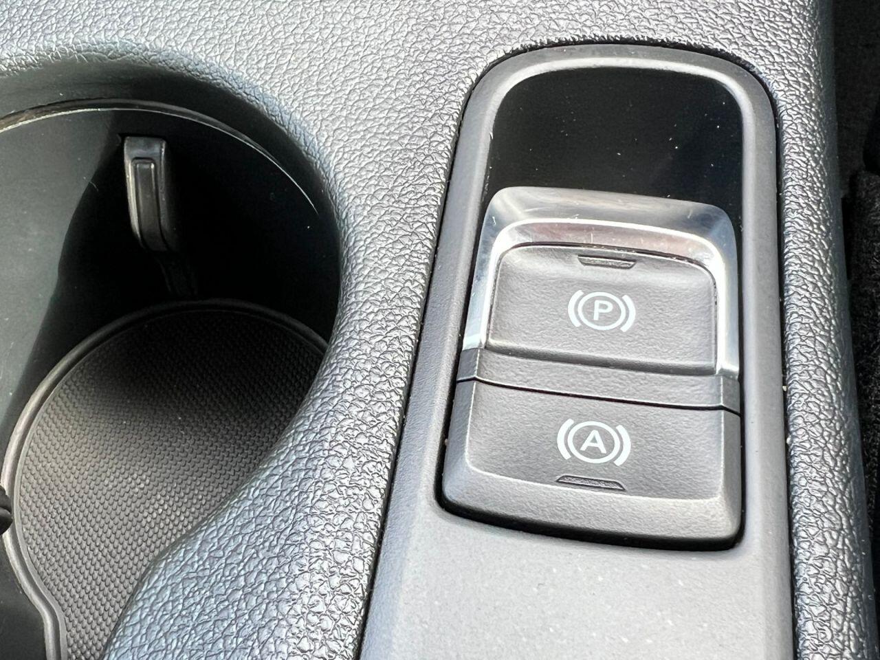 Audi Q3 view 32