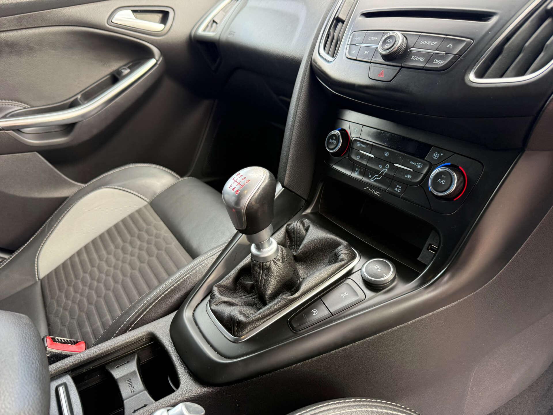 Ford Focus view 34