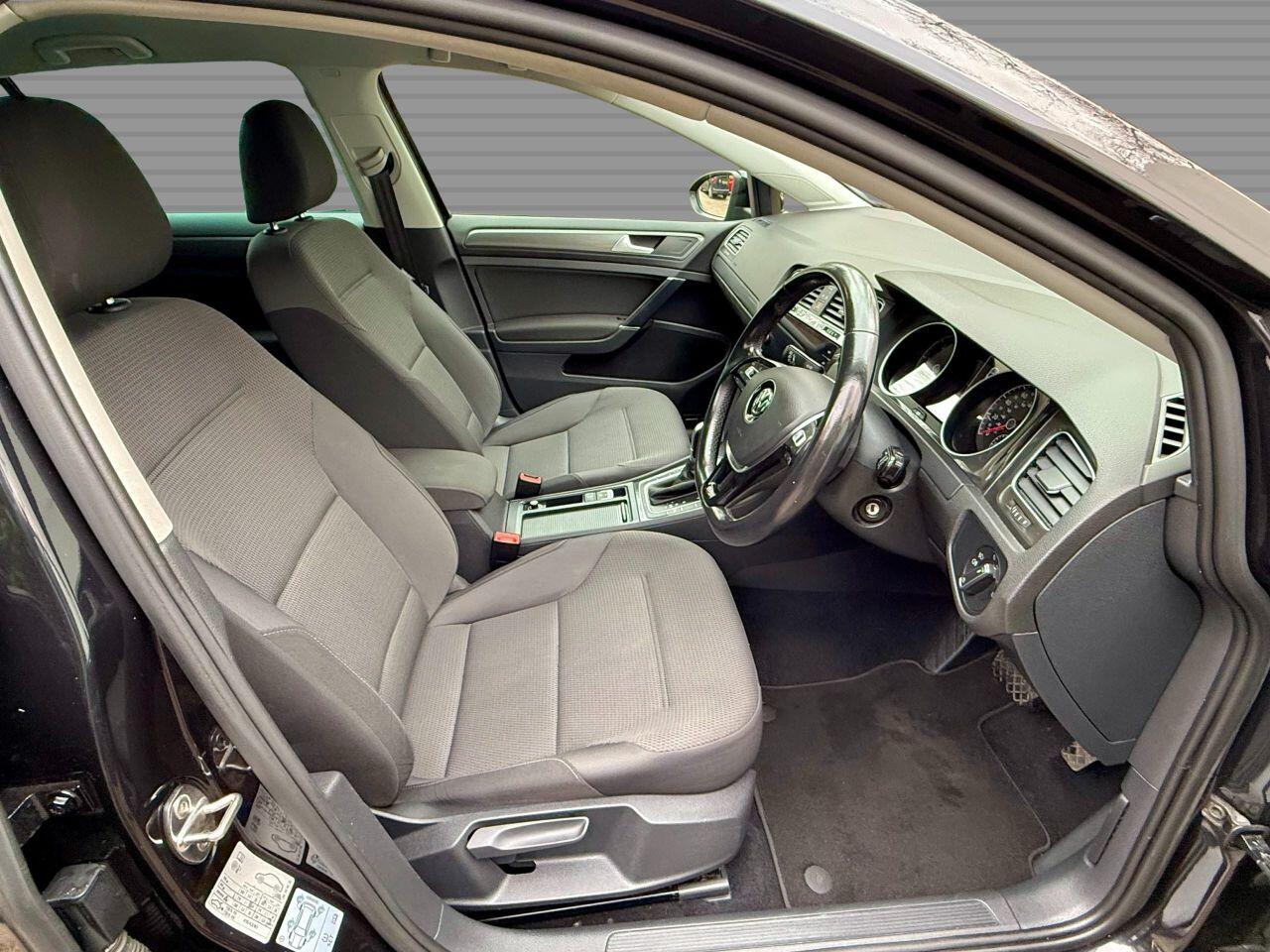 Volkswagen Golf view 19